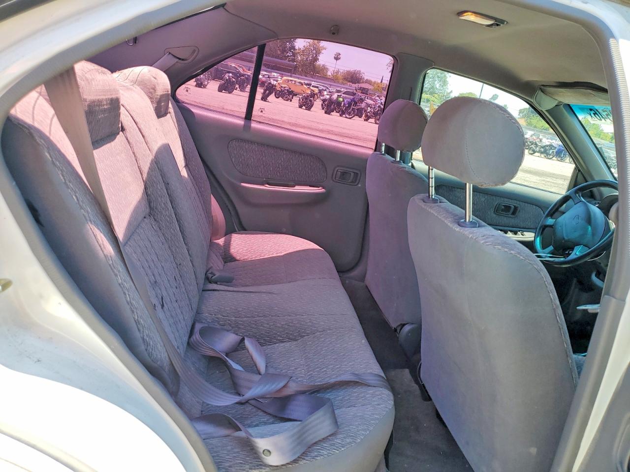 1998 Nissan Sentra Base White vin: 3N1AB41D8WL041479