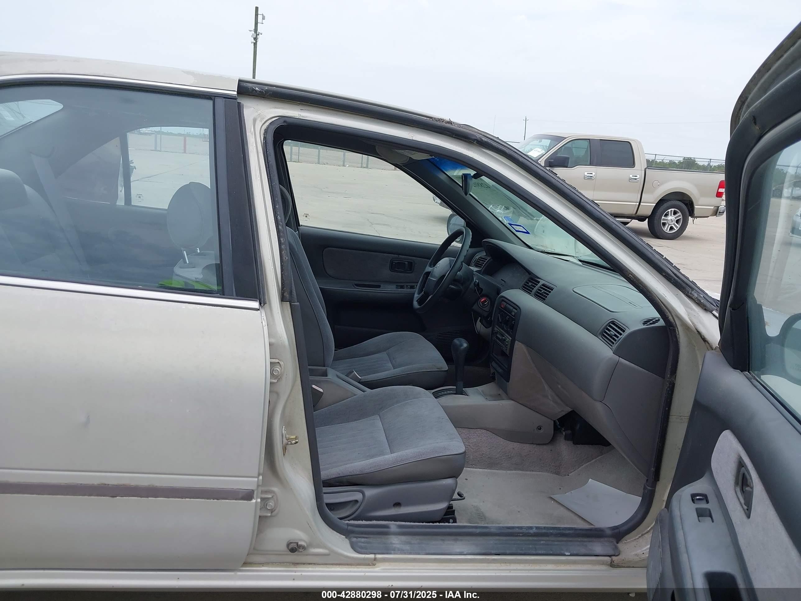 1997 Nissan Sentra   Silver vin: 3N1AB41D9VL031798