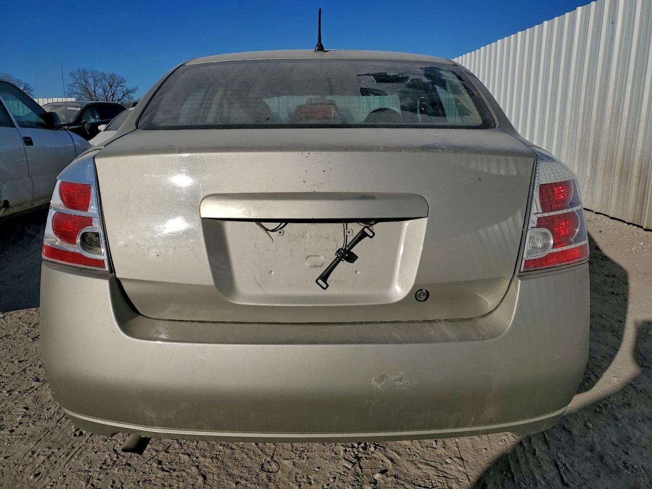 2008 Nissan Sentra 2.0 Silver vin: 3N1AB61E18L659377