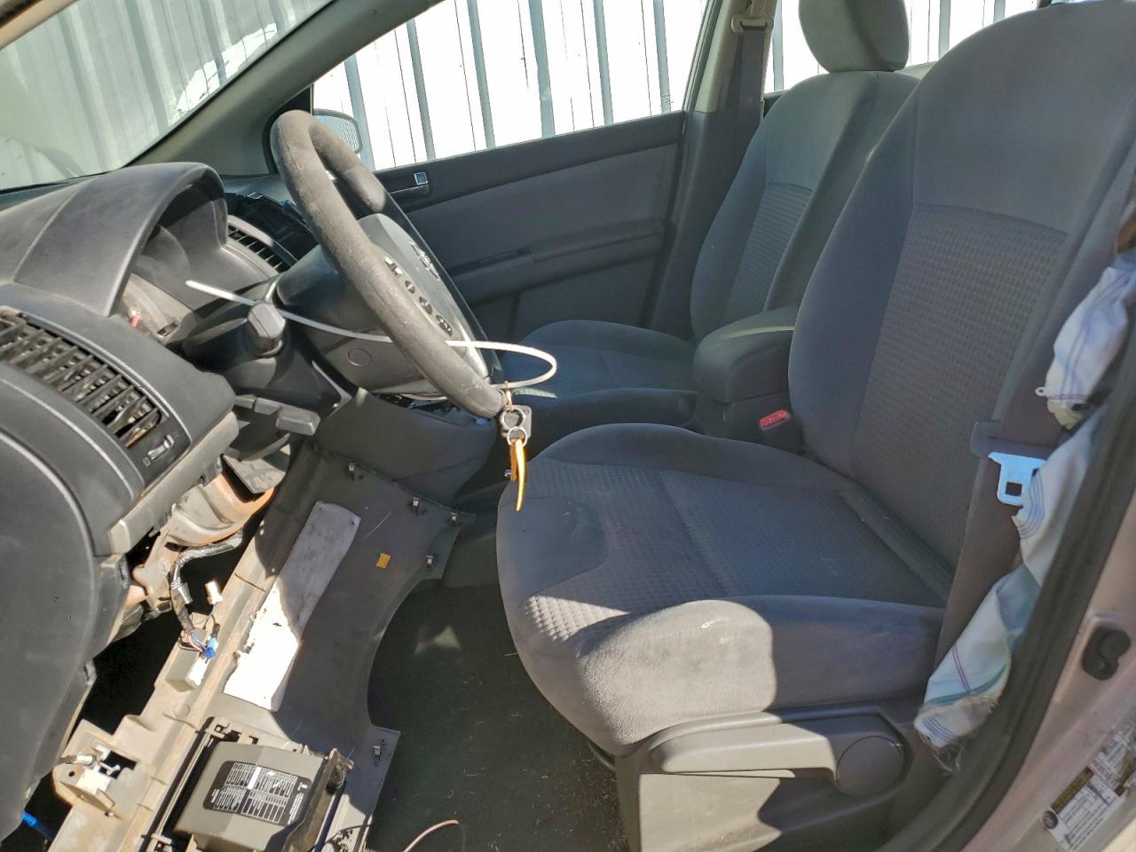 2008 Nissan Sentra 2.0 Silver vin: 3N1AB61E18L659377