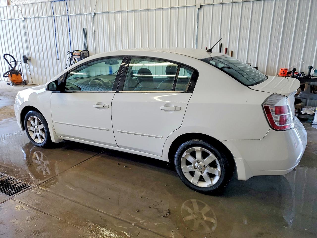 2008 Nissan Sentra 2.0 Белый vin: 3N1AB61E18L666328