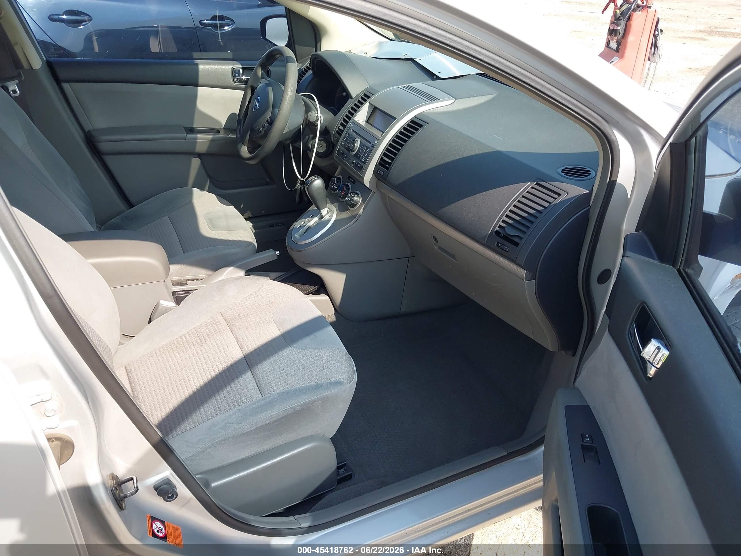 2008 Nissan Sentra 2.0s Silver vin: 3N1AB61E18L678978