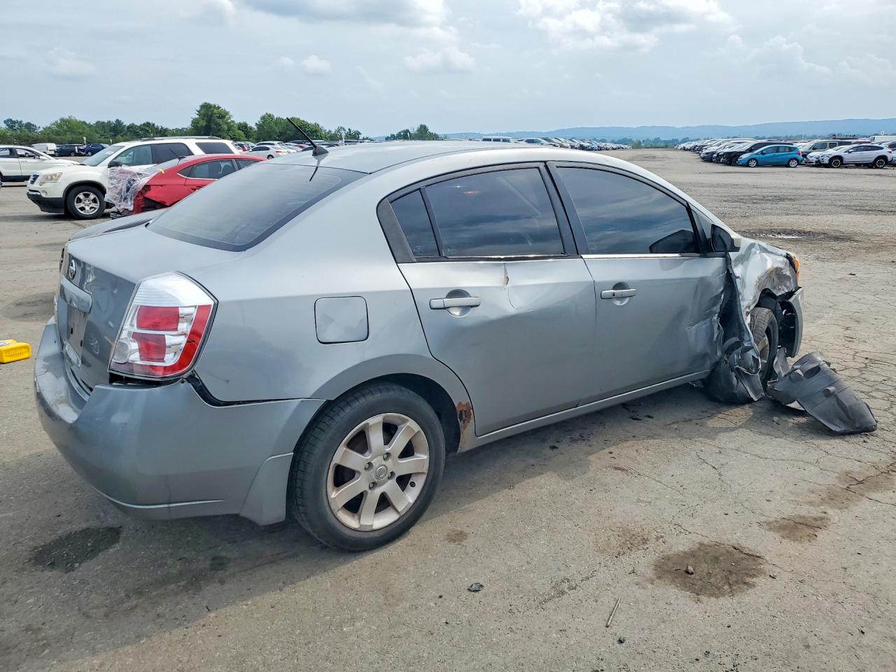 2008 Nissan Sentra Silver vin: 3N1AB61E18L760032