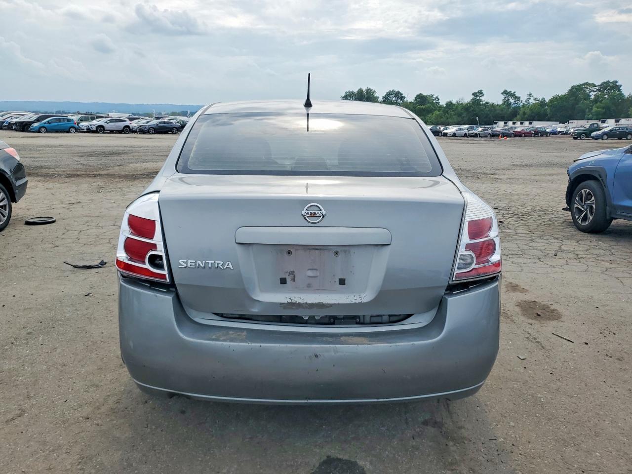2008 Nissan Sentra Silver vin: 3N1AB61E18L760032