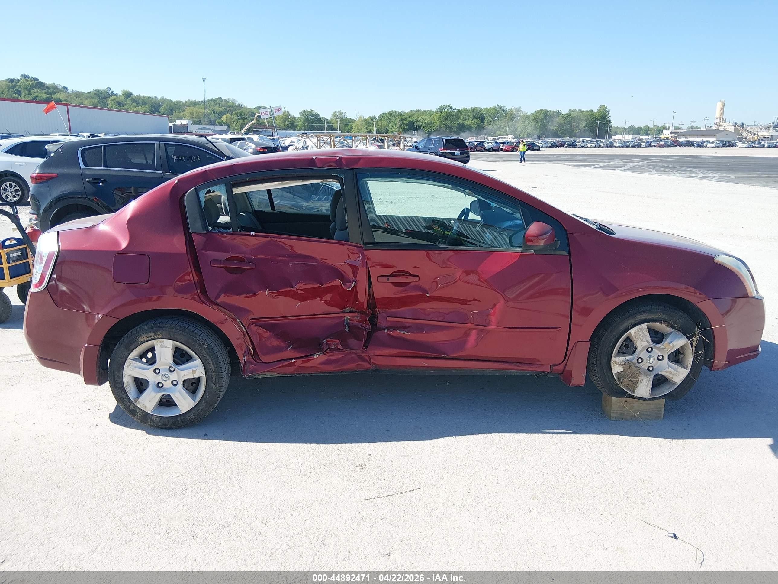2008 Nissan Sentra 2.0s Red vin: 3N1AB61E18L765019
