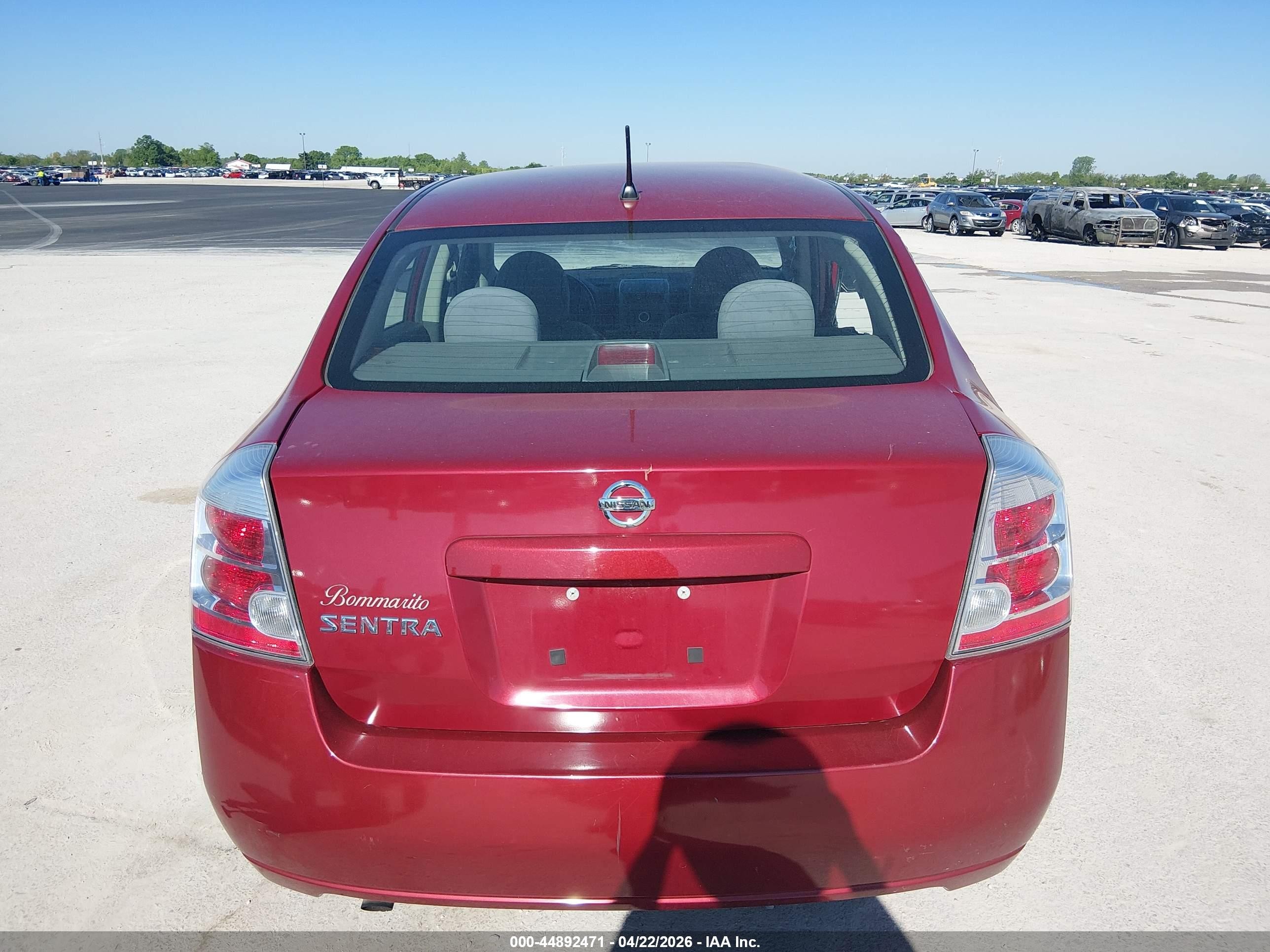 2008 Nissan Sentra 2.0s Red vin: 3N1AB61E18L765019