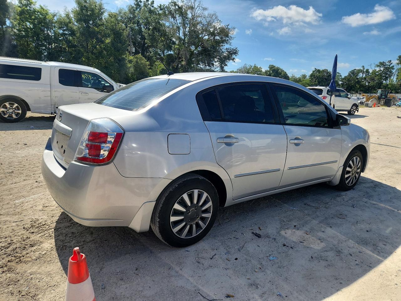 2009 Nissan Sentra 2.0 Серебряный vin: 3N1AB61E29L613865