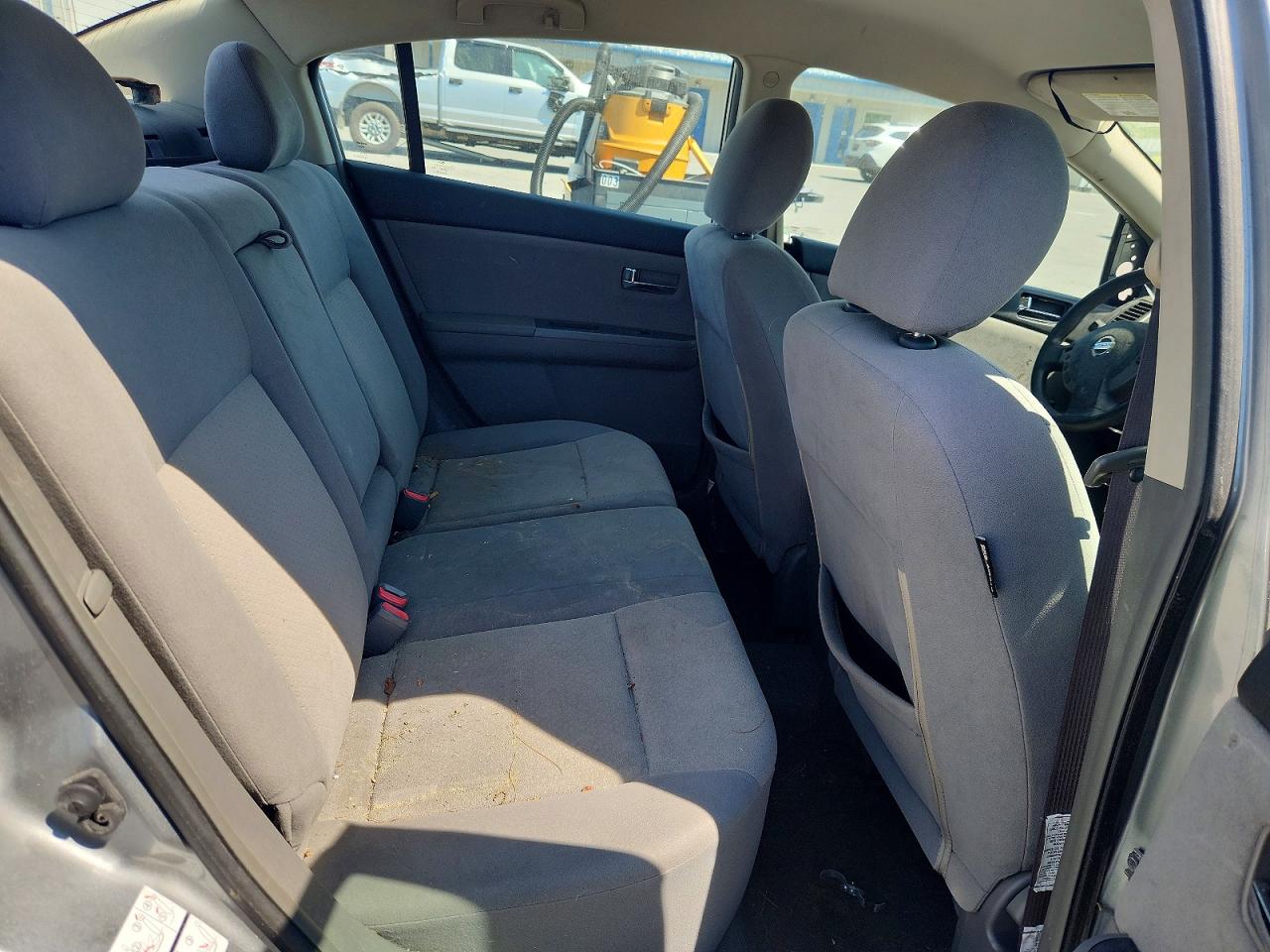 2009 Nissan Sentra Silver vin: 3N1AB61E49L652974