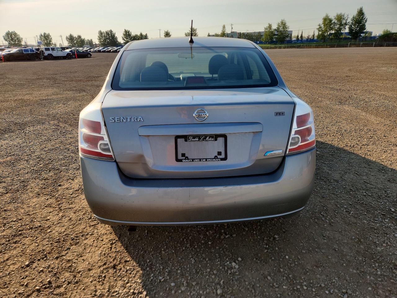2009 Niss Sentra 2.0 Gray vin: 3N1AB61E49L675431