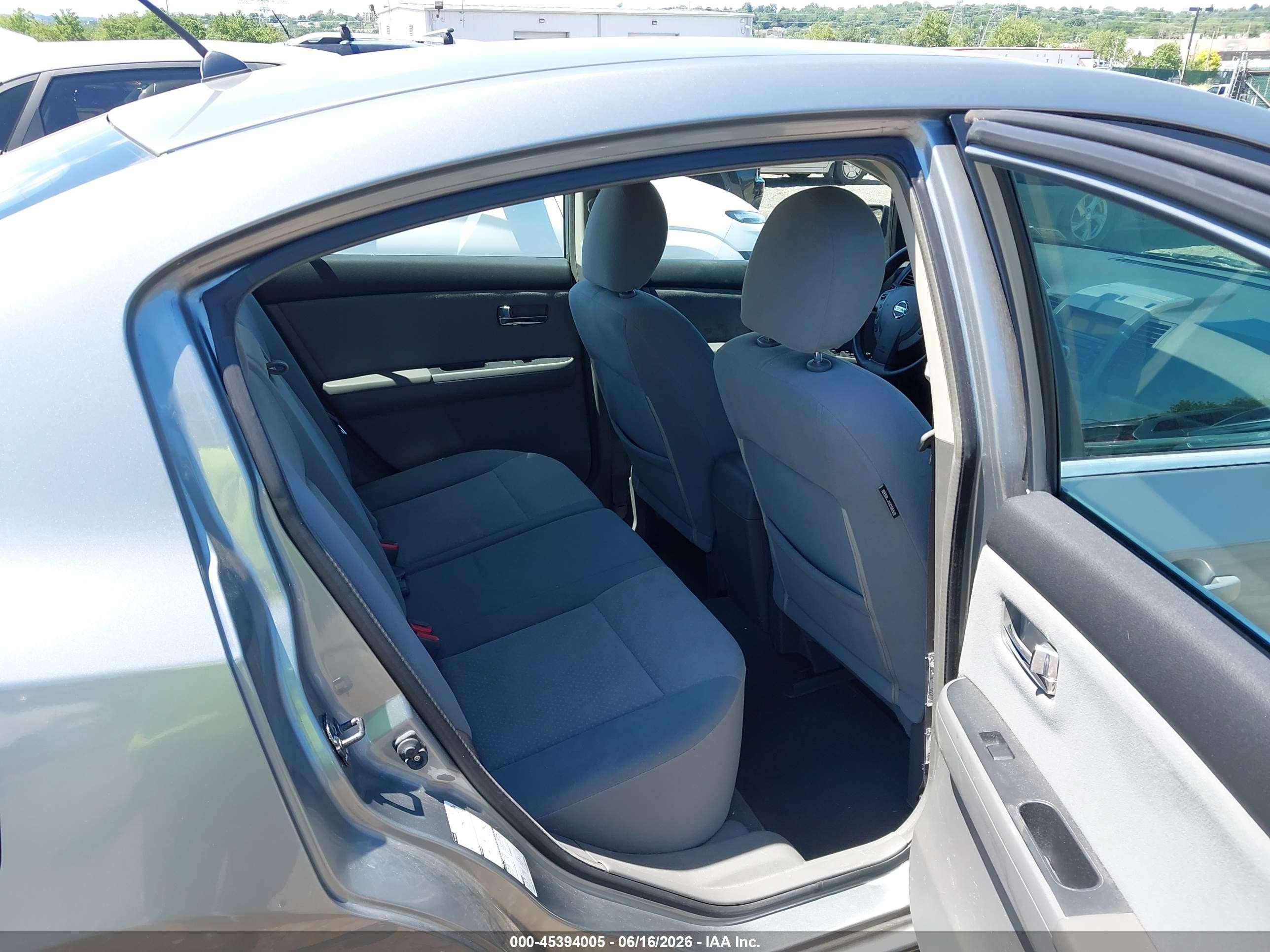 2009 Nissan Sentra 2.0s Silver vin: 3N1AB61E59L682369