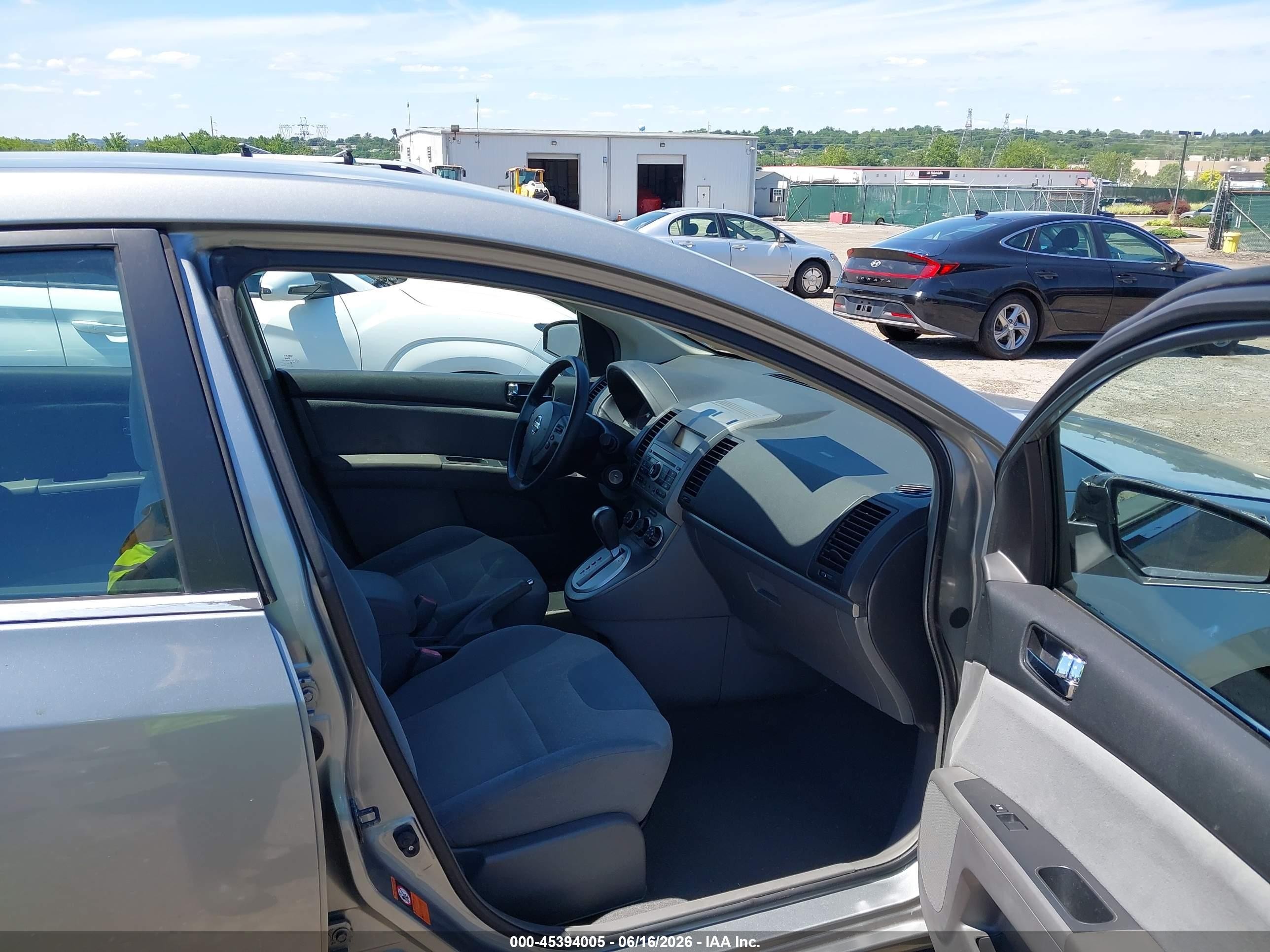 2009 Nissan Sentra 2.0s Silver vin: 3N1AB61E59L682369