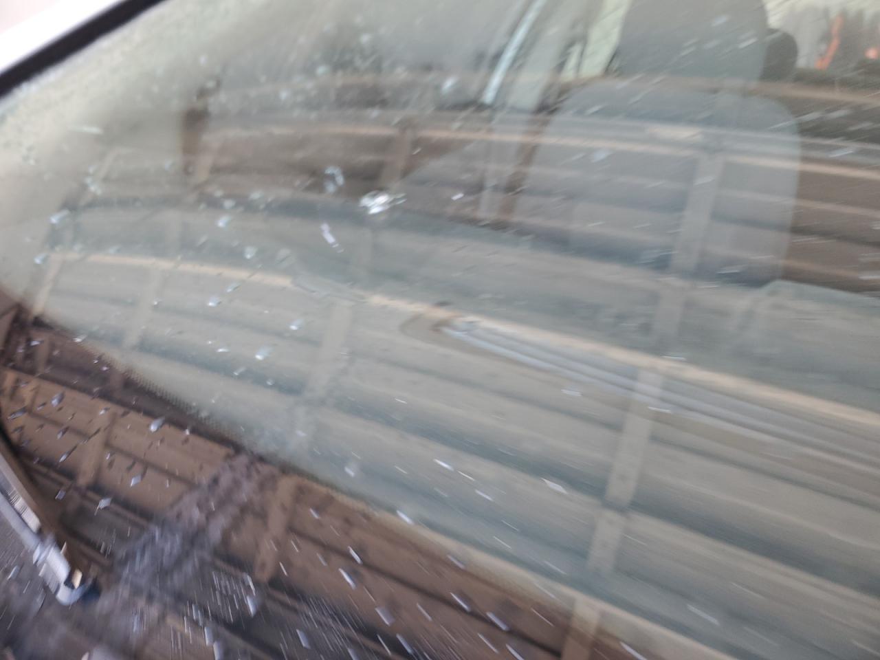2009 Nissan Sentra 2.0 White vin: 3N1AB61E99L647236 Damage: Windshield, Cracked, 3 To 4 Inches