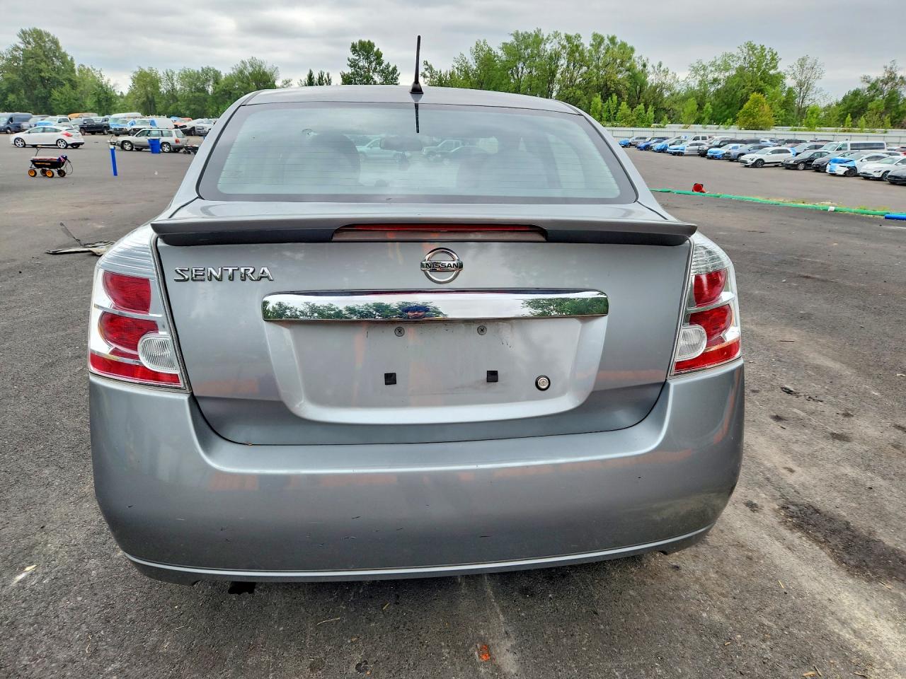 2011 Nissan Sentra 2.0 Серебряный vin: 3N1AB6AP0BL638741