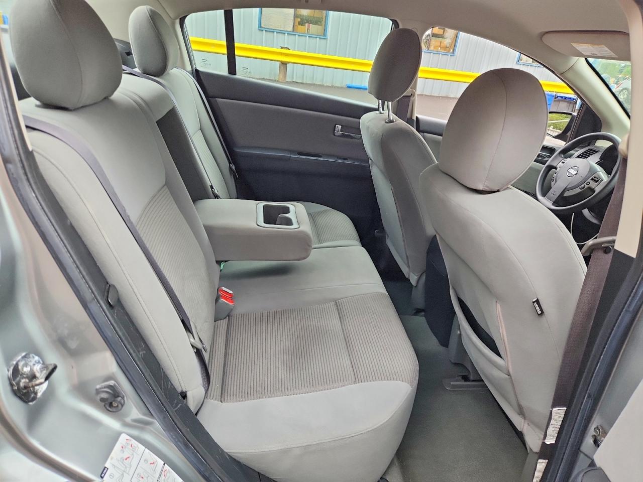 2011 Nissan Sentra 2.0 Серебряный vin: 3N1AB6AP0BL638741