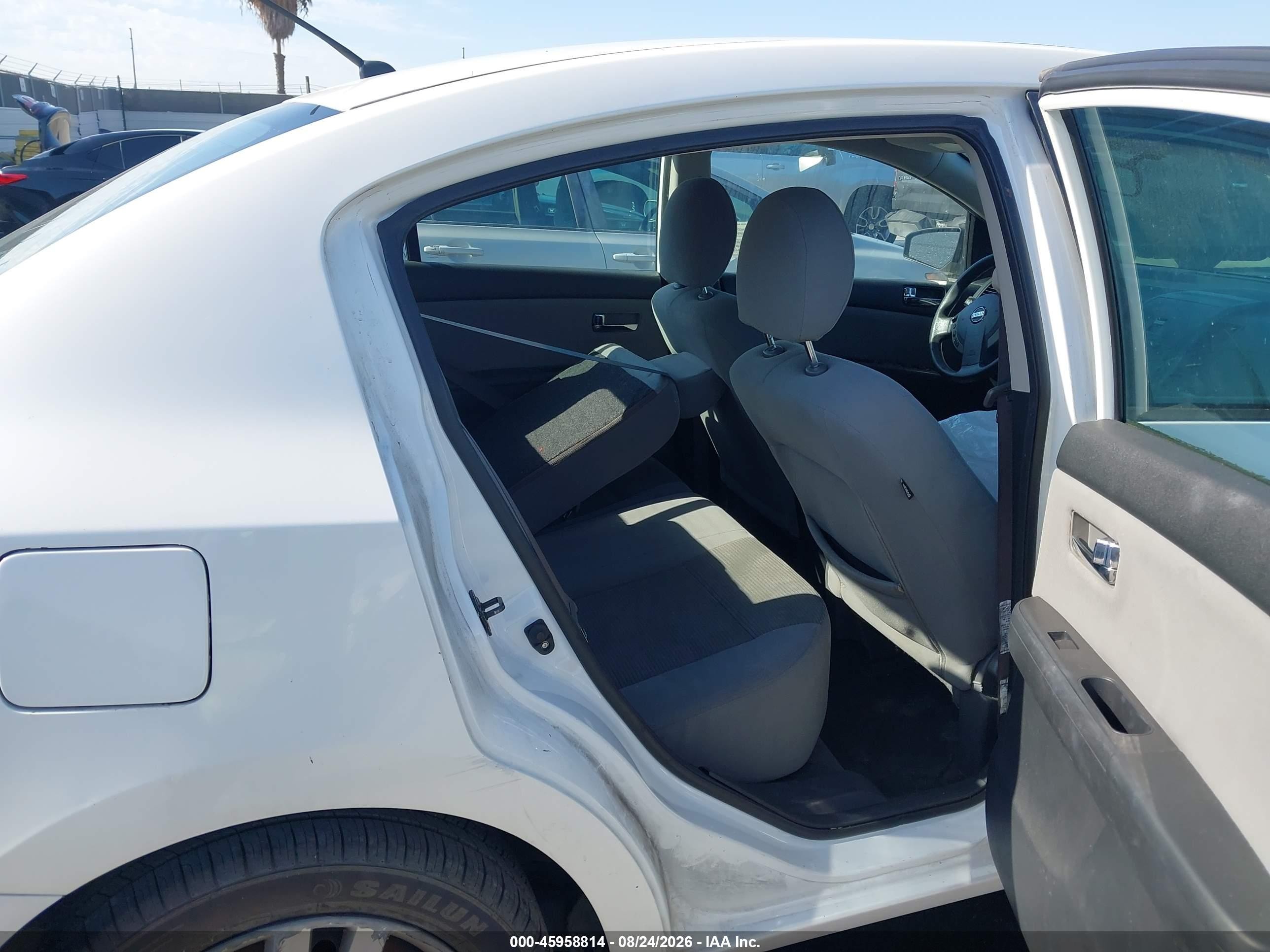 2012 Nissan Sentra 2.0 S White vin: 3N1AB6AP0CL740204