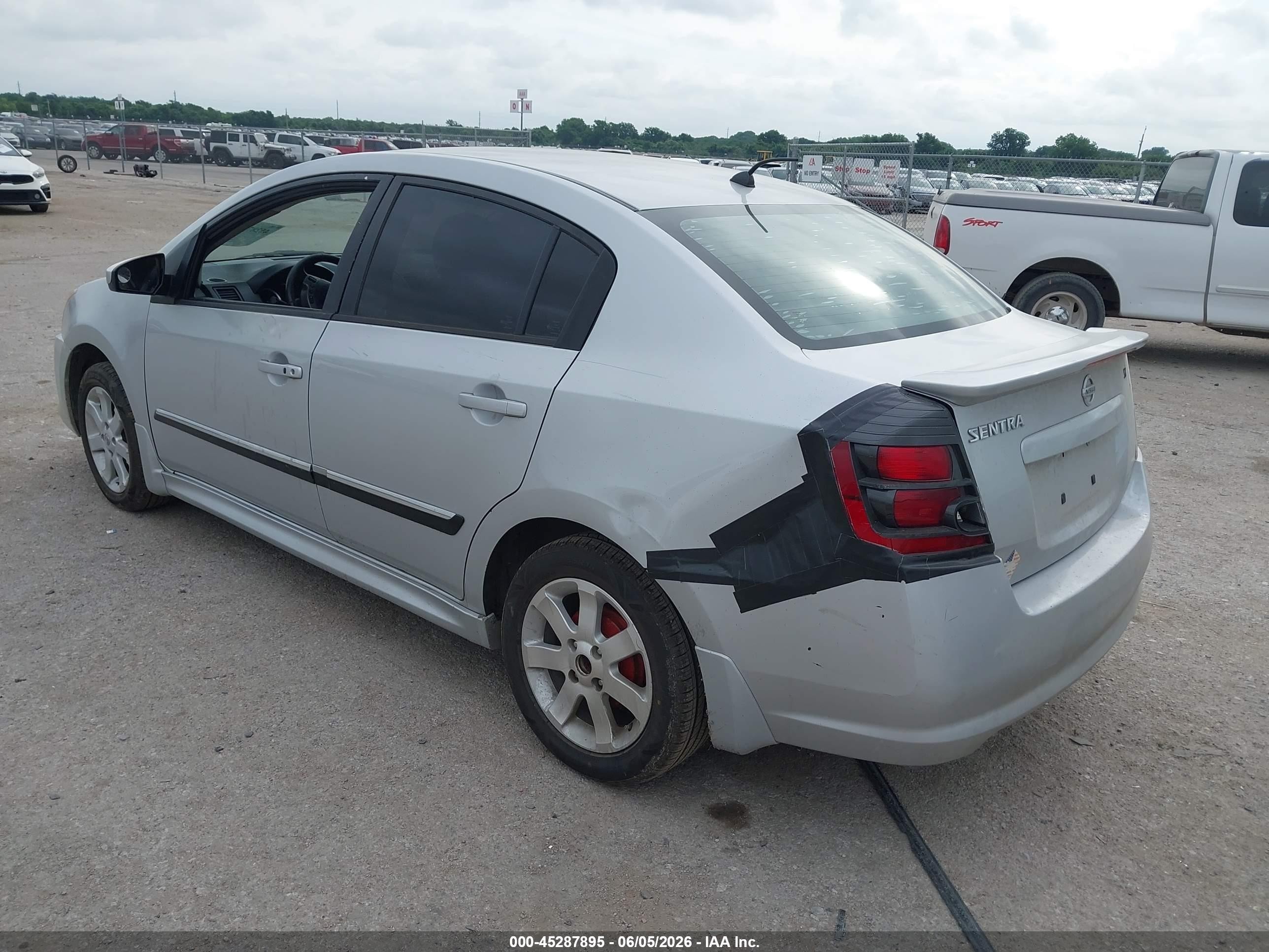 2011 Nissan Sentra 2.0sr Серебряный vin: 3N1AB6AP1BL656603