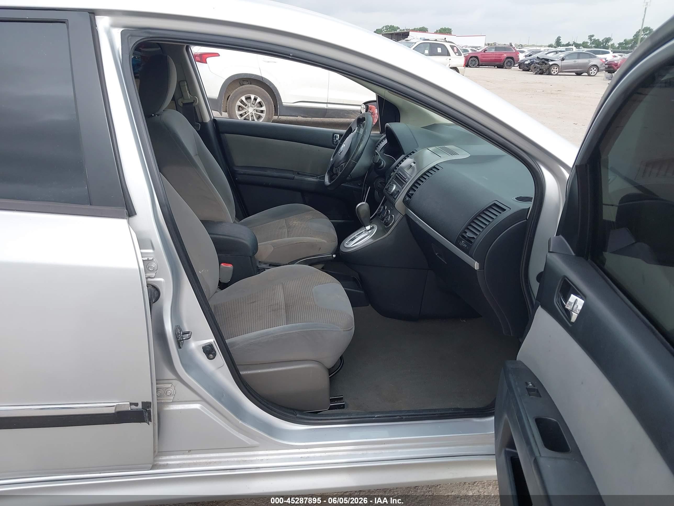 2011 Nissan Sentra 2.0sr Серебряный vin: 3N1AB6AP1BL656603