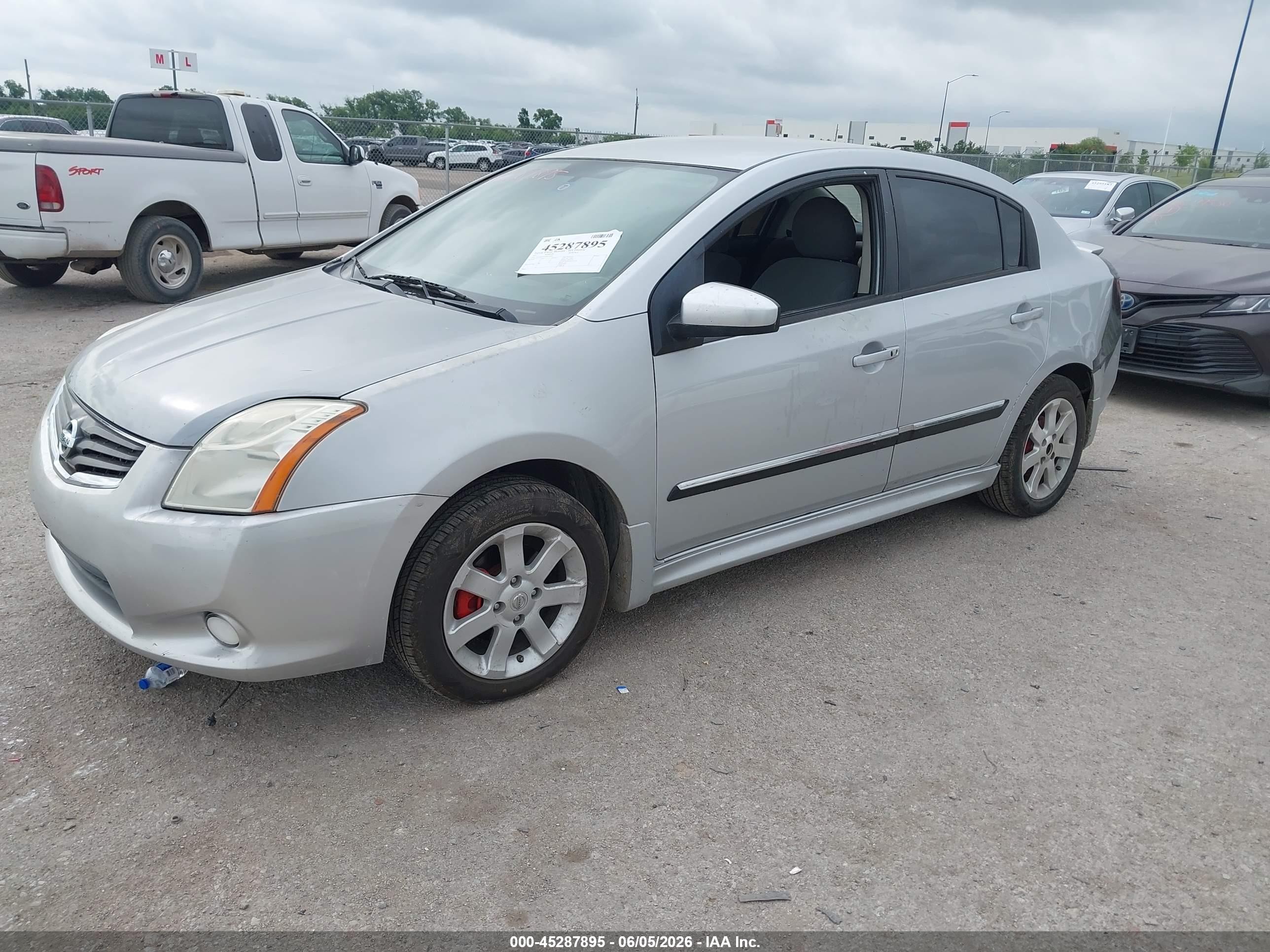 2011 Nissan Sentra 2.0sr Серебряный vin: 3N1AB6AP1BL656603