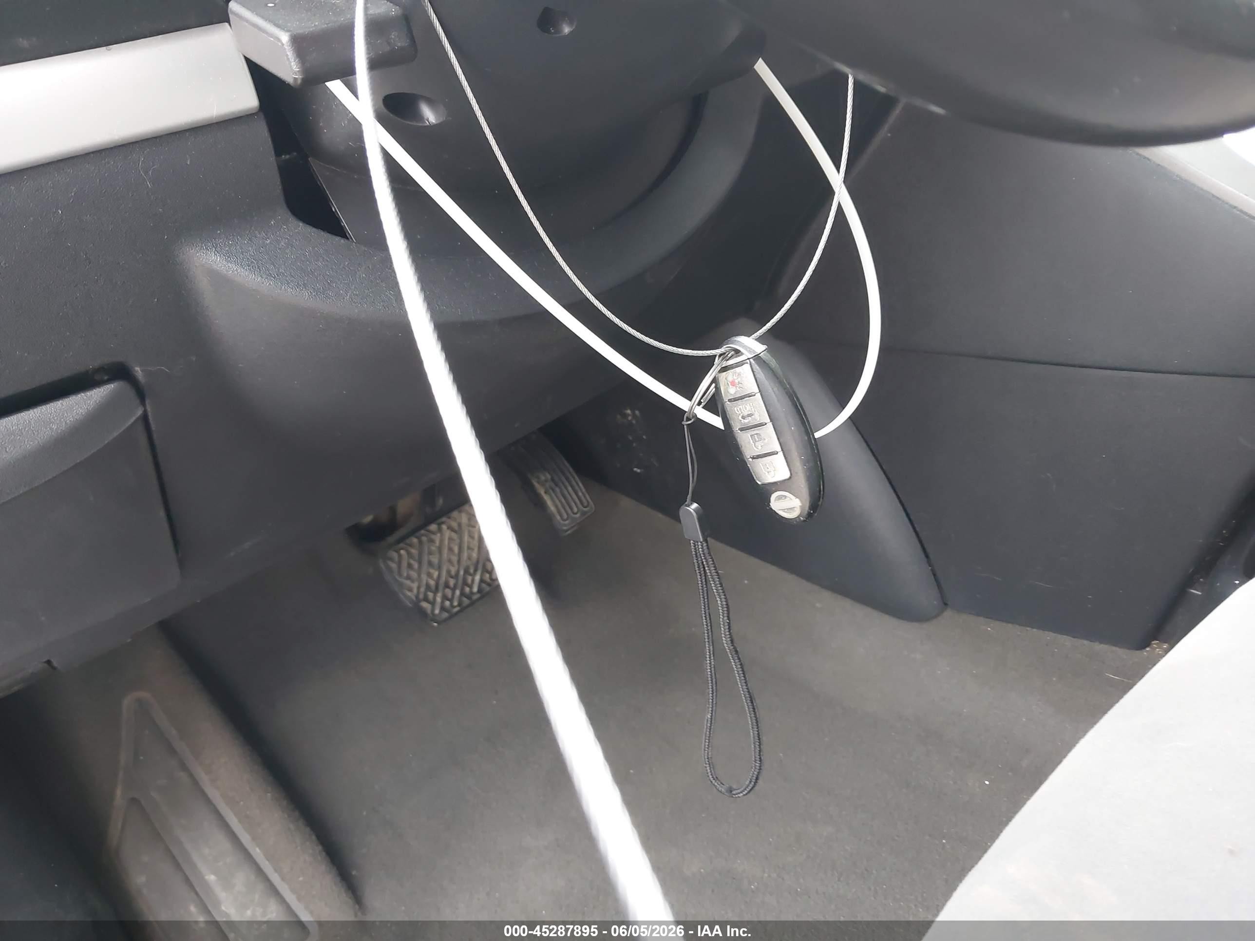 2011 Nissan Sentra 2.0sr Серебряный vin: 3N1AB6AP1BL656603
