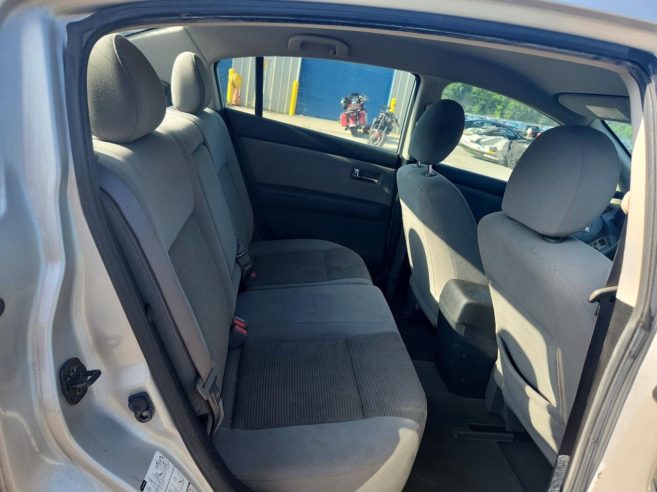 2011 Nissan Sentra 2.0 Silver vin: 3N1AB6AP1BL711597