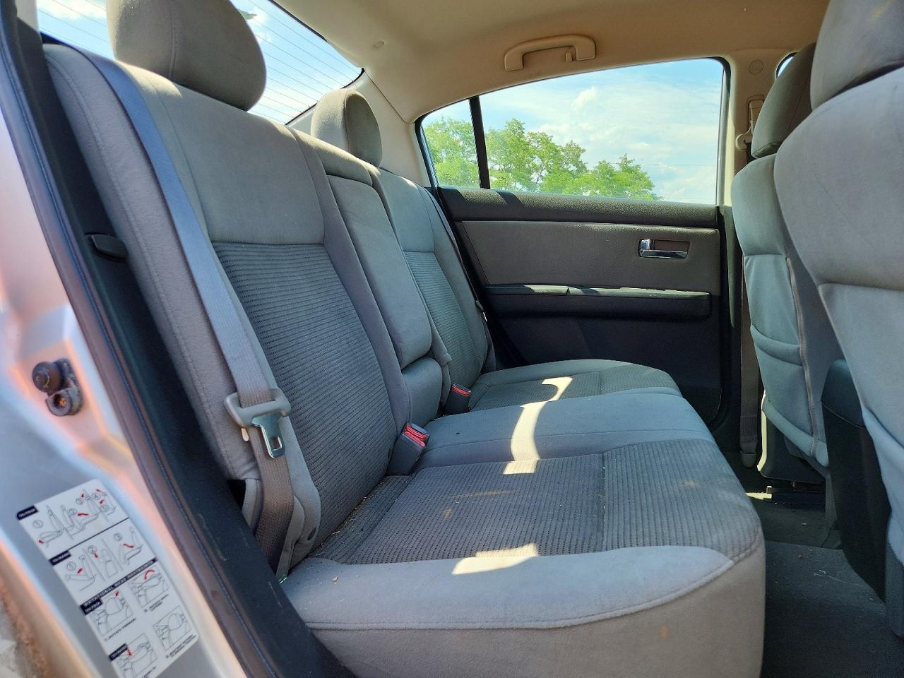 2010 Nissan Sentra Silver vin: 3N1AB6AP2AL711977