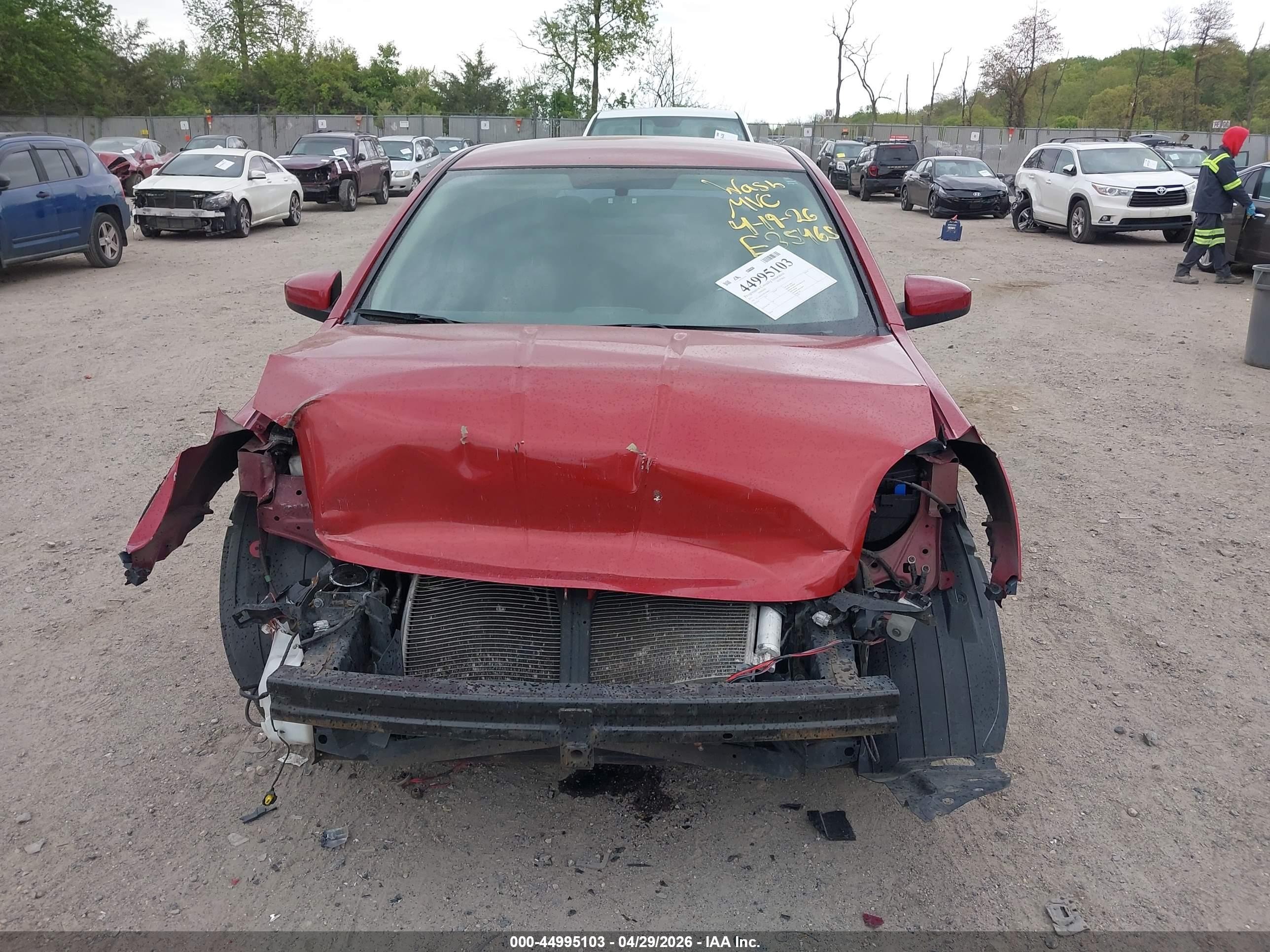 2011 Nissan Sentra 2.0 Red vin: 3N1AB6AP2BL606647