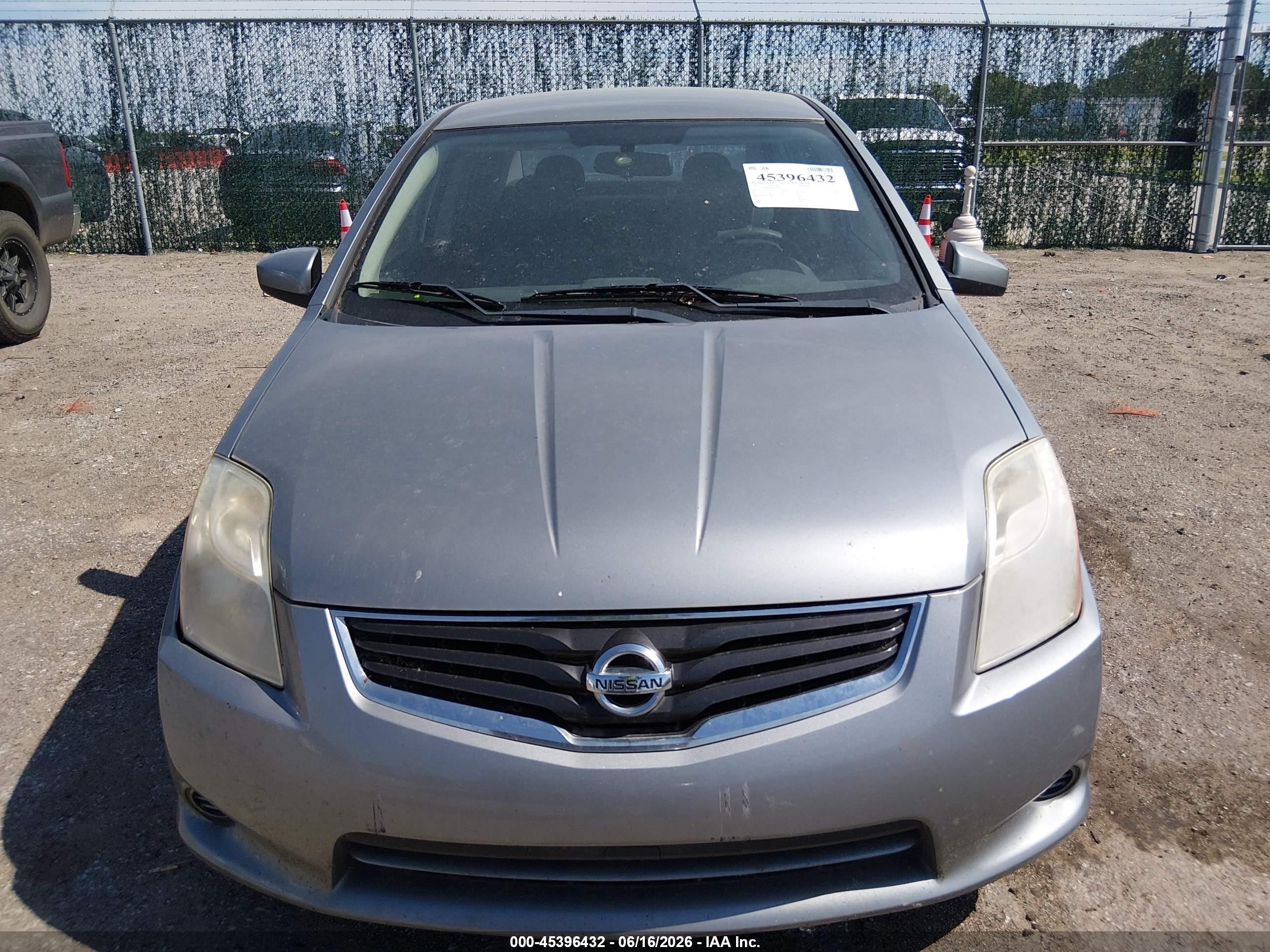 2011 Nissan Sentra 2.0 Серебряный vin: 3N1AB6AP3BL620525