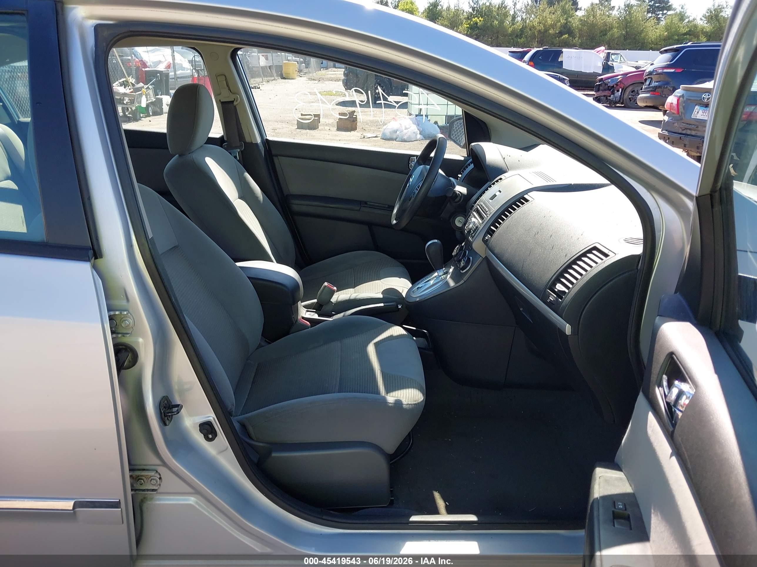 2012 Nissan Sentra 2.0 S Серебряный vin: 3N1AB6AP3CL769311