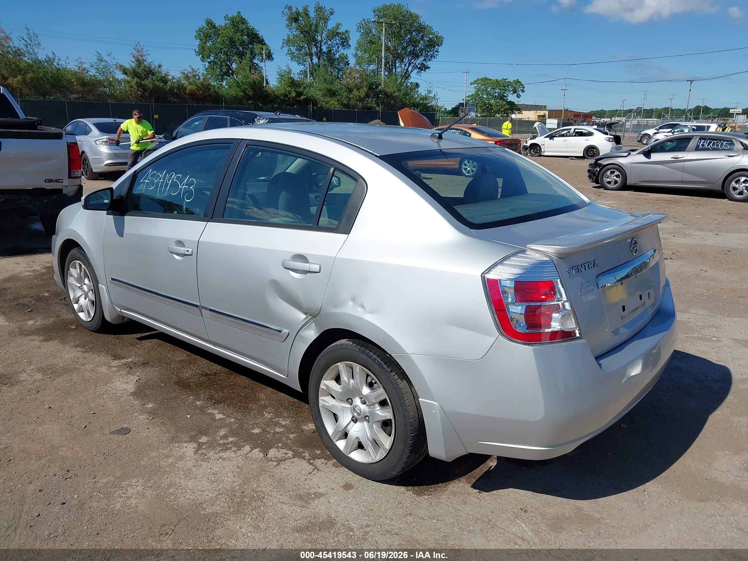 2012 Nissan Sentra 2.0 S Серебряный vin: 3N1AB6AP3CL769311