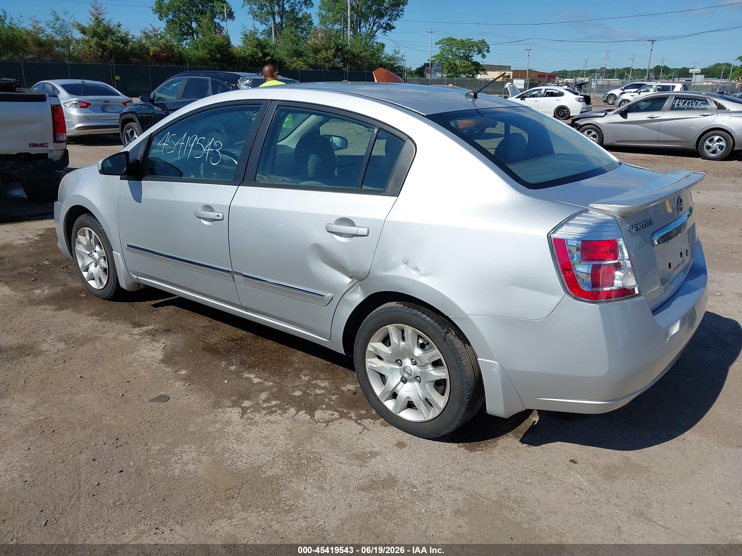2012 Nissan Sentra 2.0 S Серебряный vin: 3N1AB6AP3CL769311