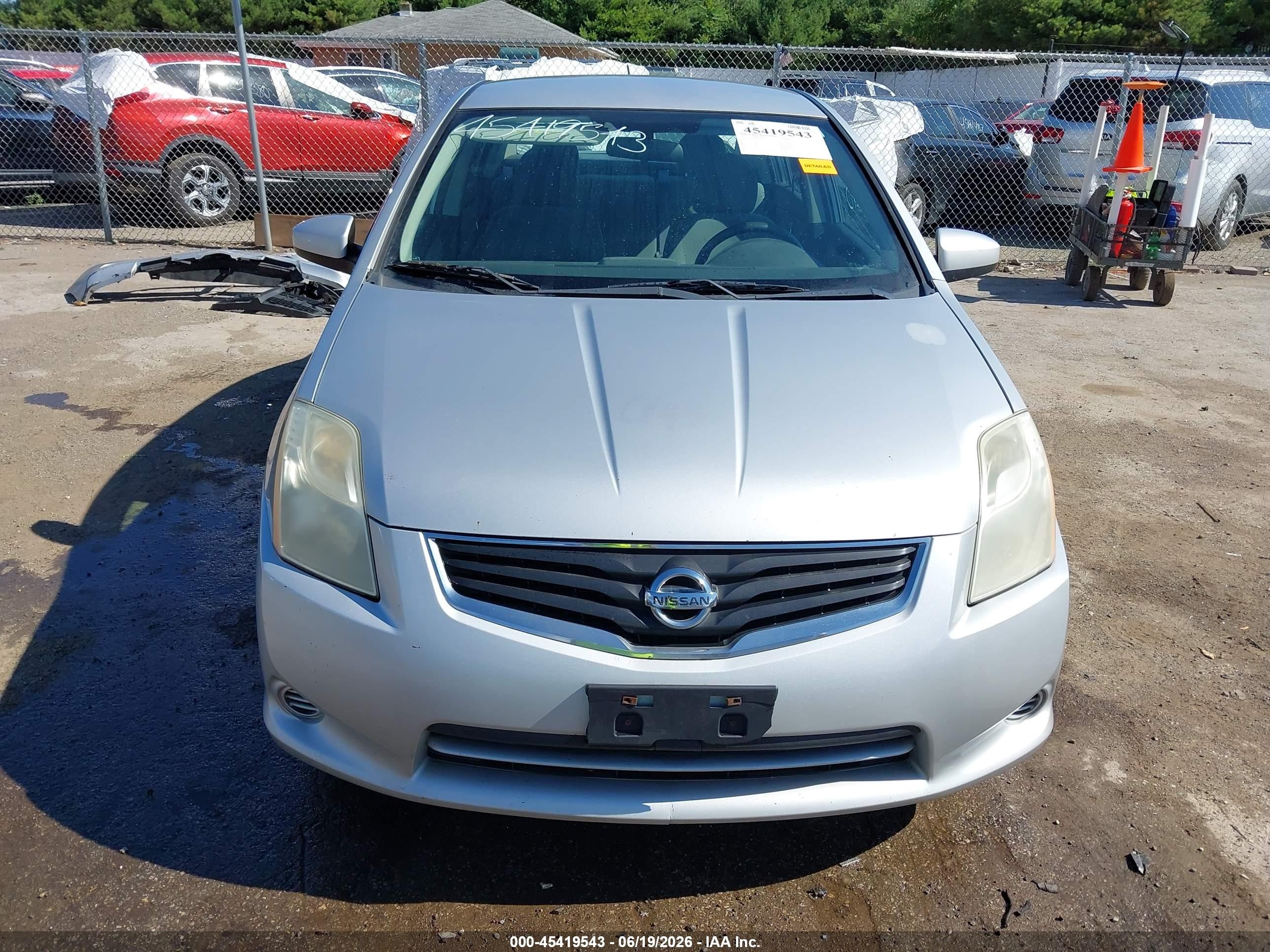 2012 Nissan Sentra 2.0 S Серебряный vin: 3N1AB6AP3CL769311
