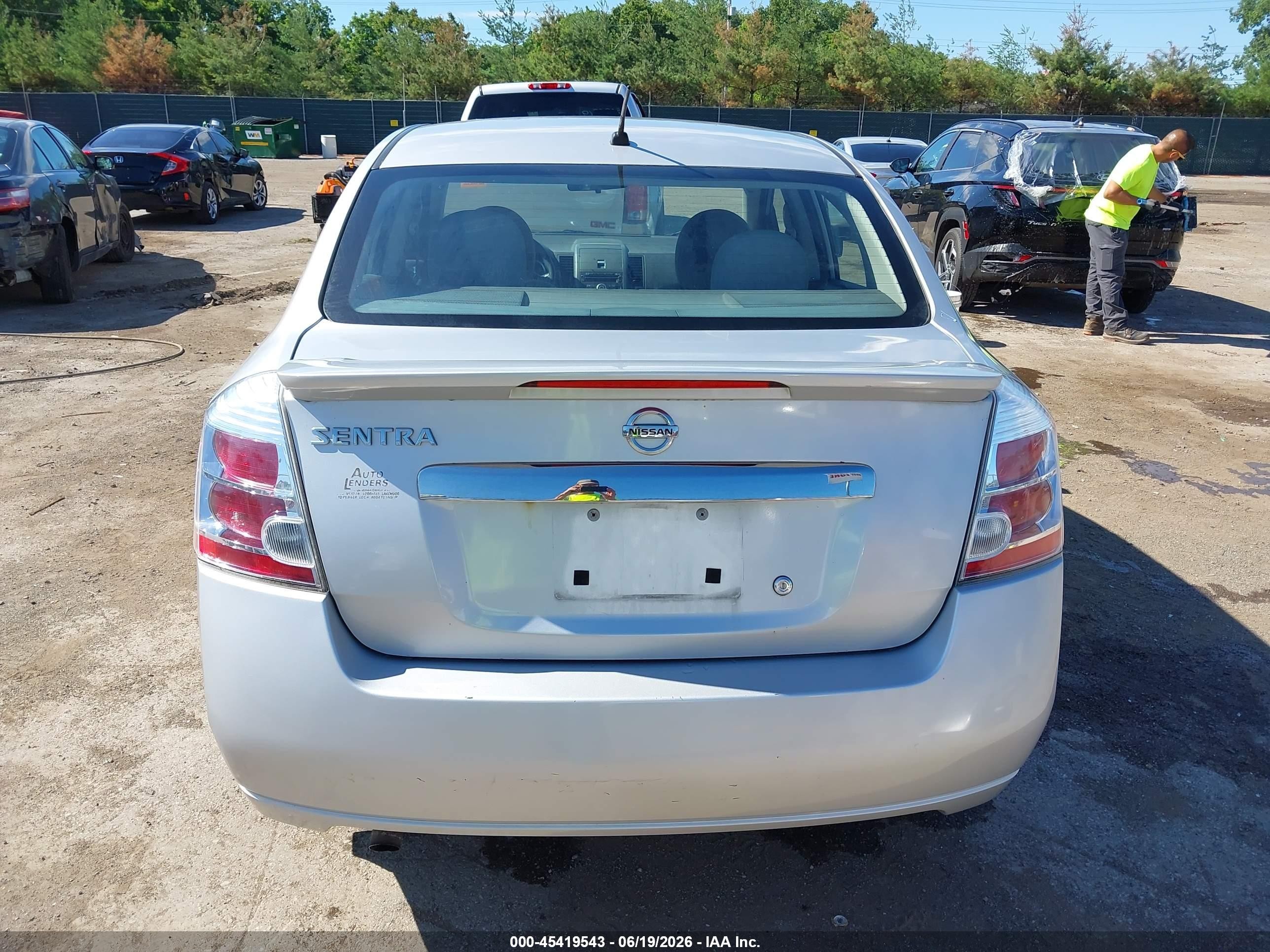 2012 Nissan Sentra 2.0 S Серебряный vin: 3N1AB6AP3CL769311