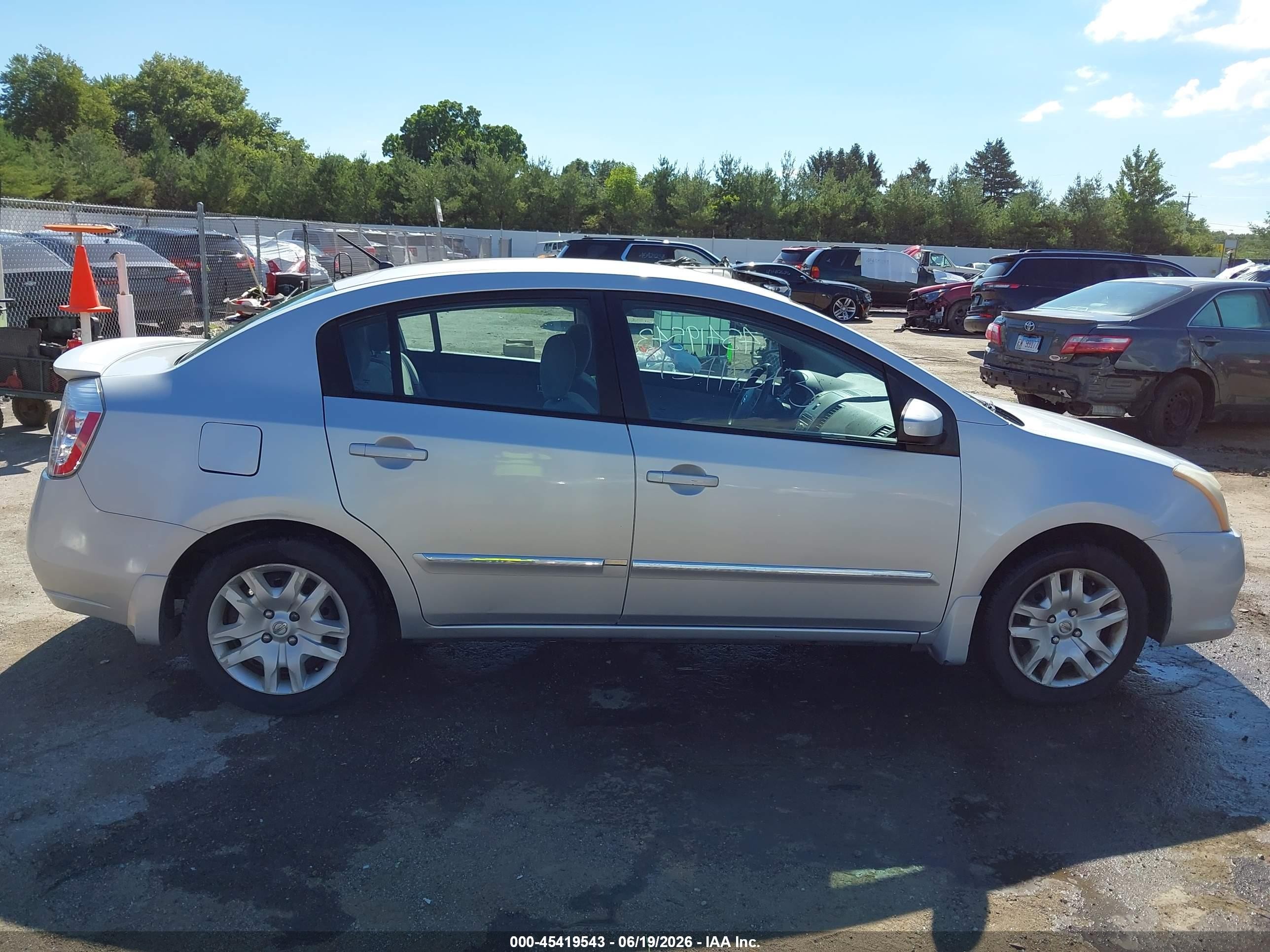 2012 Nissan Sentra 2.0 S Серебряный vin: 3N1AB6AP3CL769311