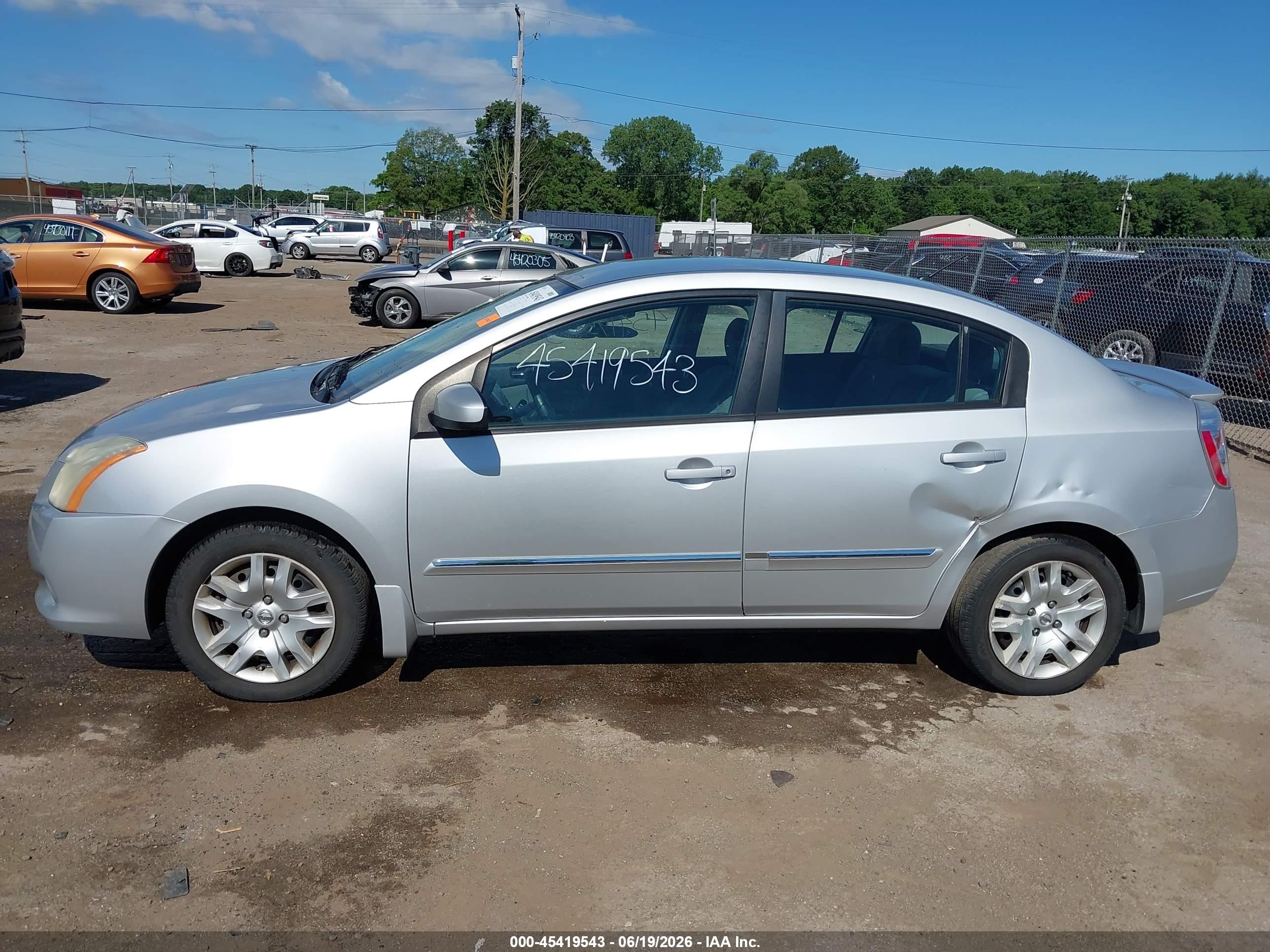2012 Nissan Sentra 2.0 S Серебряный vin: 3N1AB6AP3CL769311