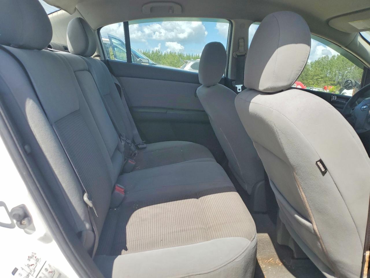 2011 Nissan Sentra 2.0 Белый vin: 3N1AB6AP4BL602454
