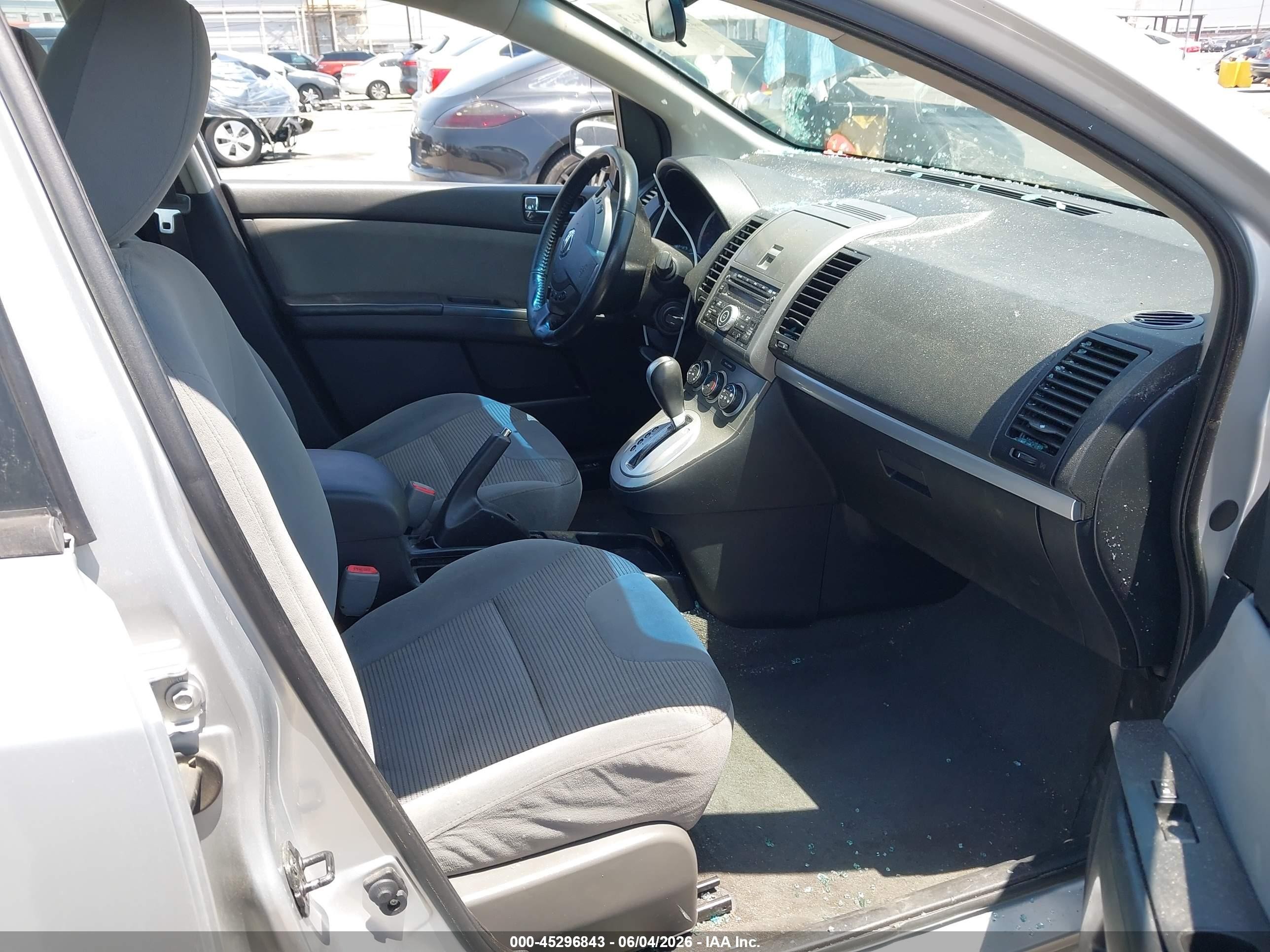 2012 Nissan Sentra 2.0 S Серебряный vin: 3N1AB6AP4CL757040