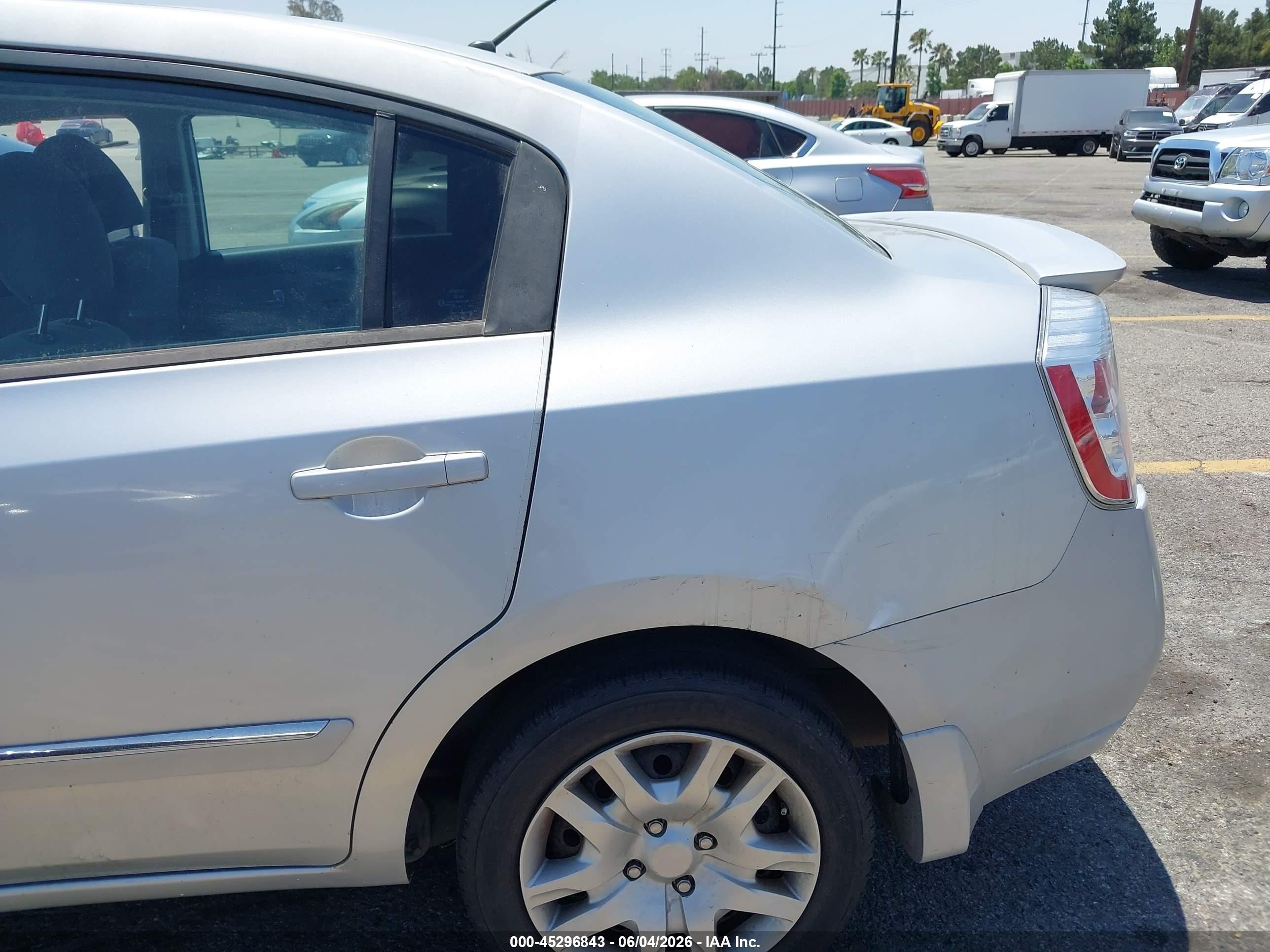 2012 Nissan Sentra 2.0 S Серебряный vin: 3N1AB6AP4CL757040