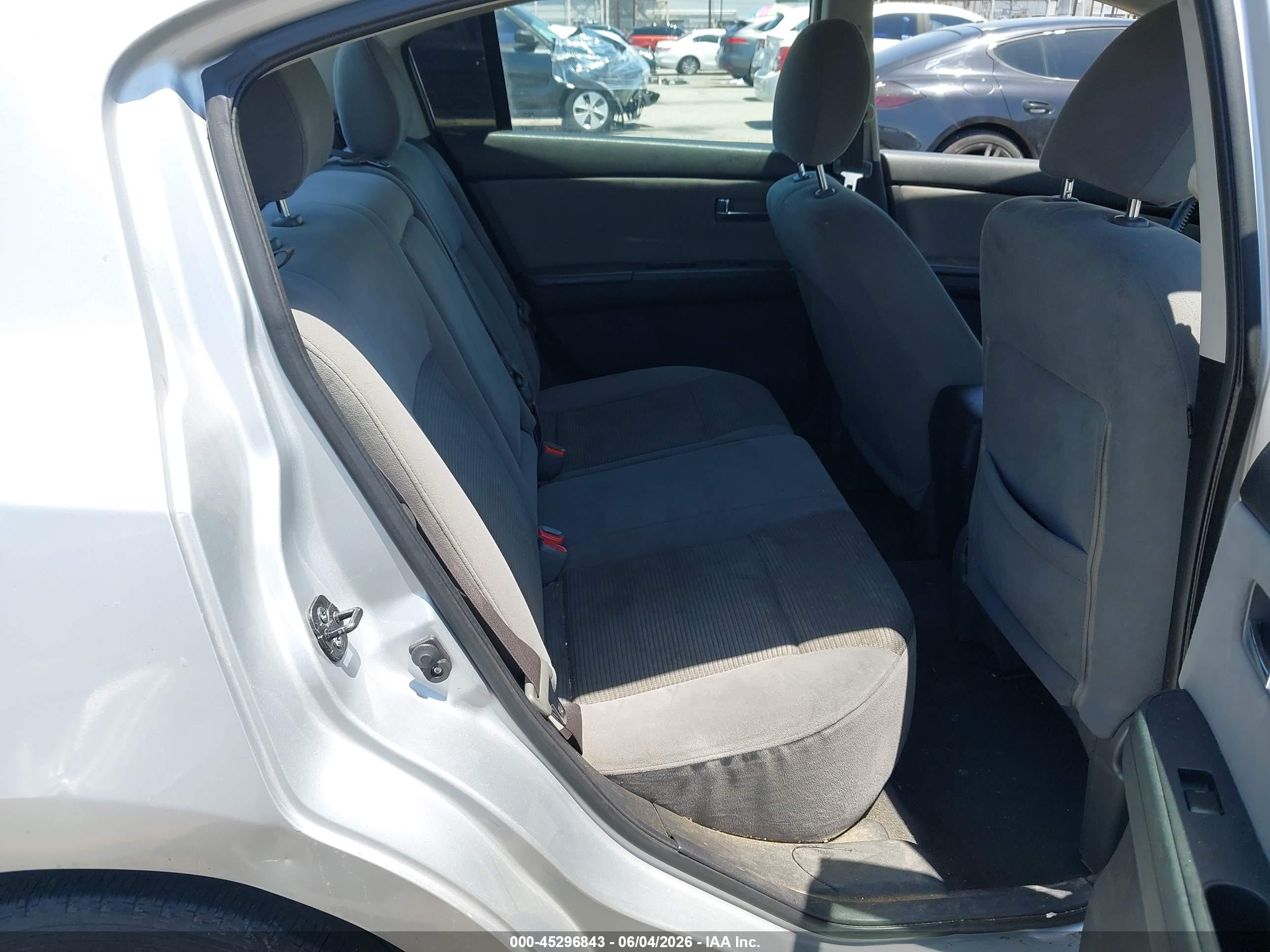 2012 Nissan Sentra 2.0 S Серебряный vin: 3N1AB6AP4CL757040