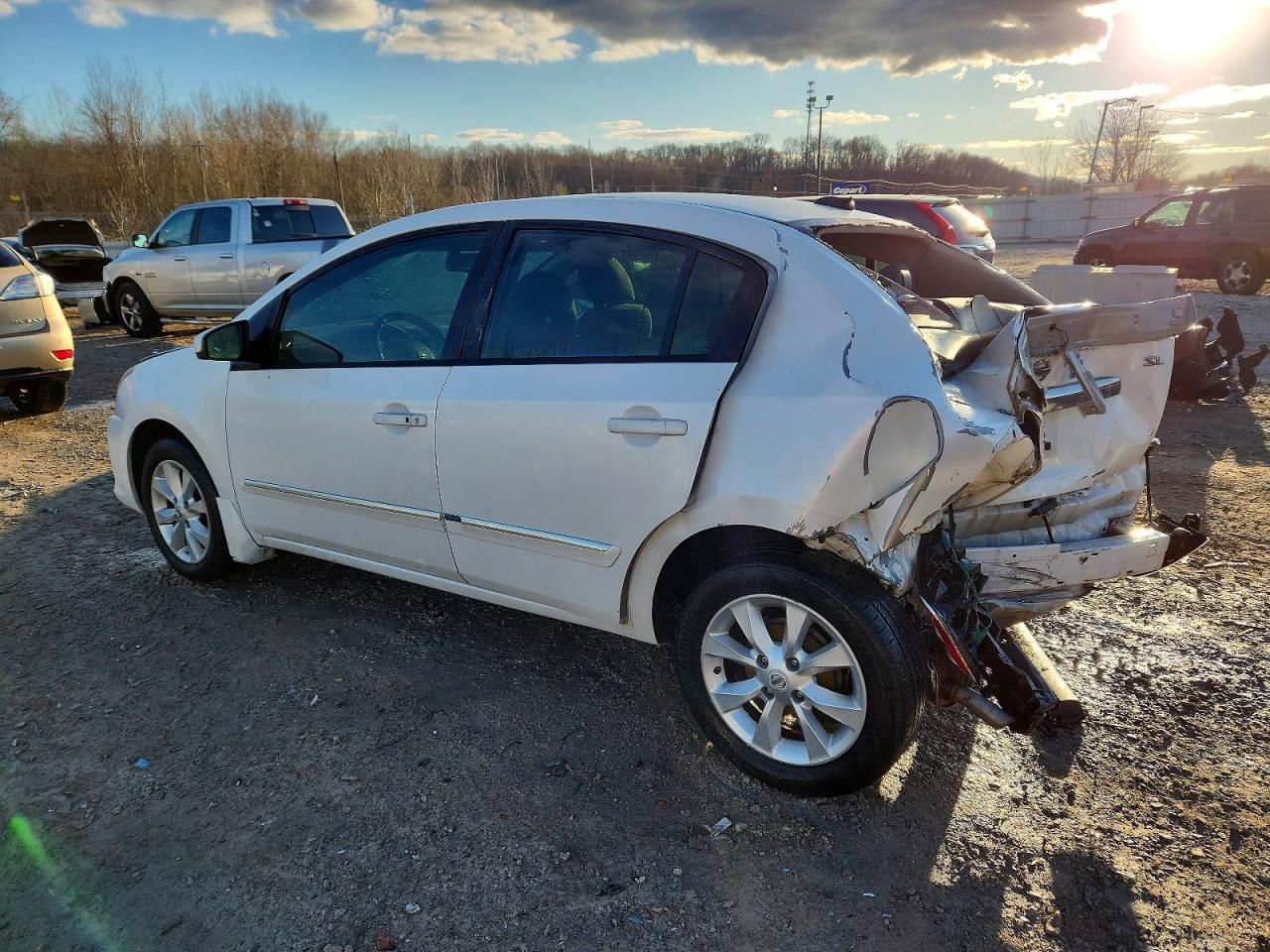 2011 Nissan Sentra 2.0 Белый vin: 3N1AB6AP5BL656782