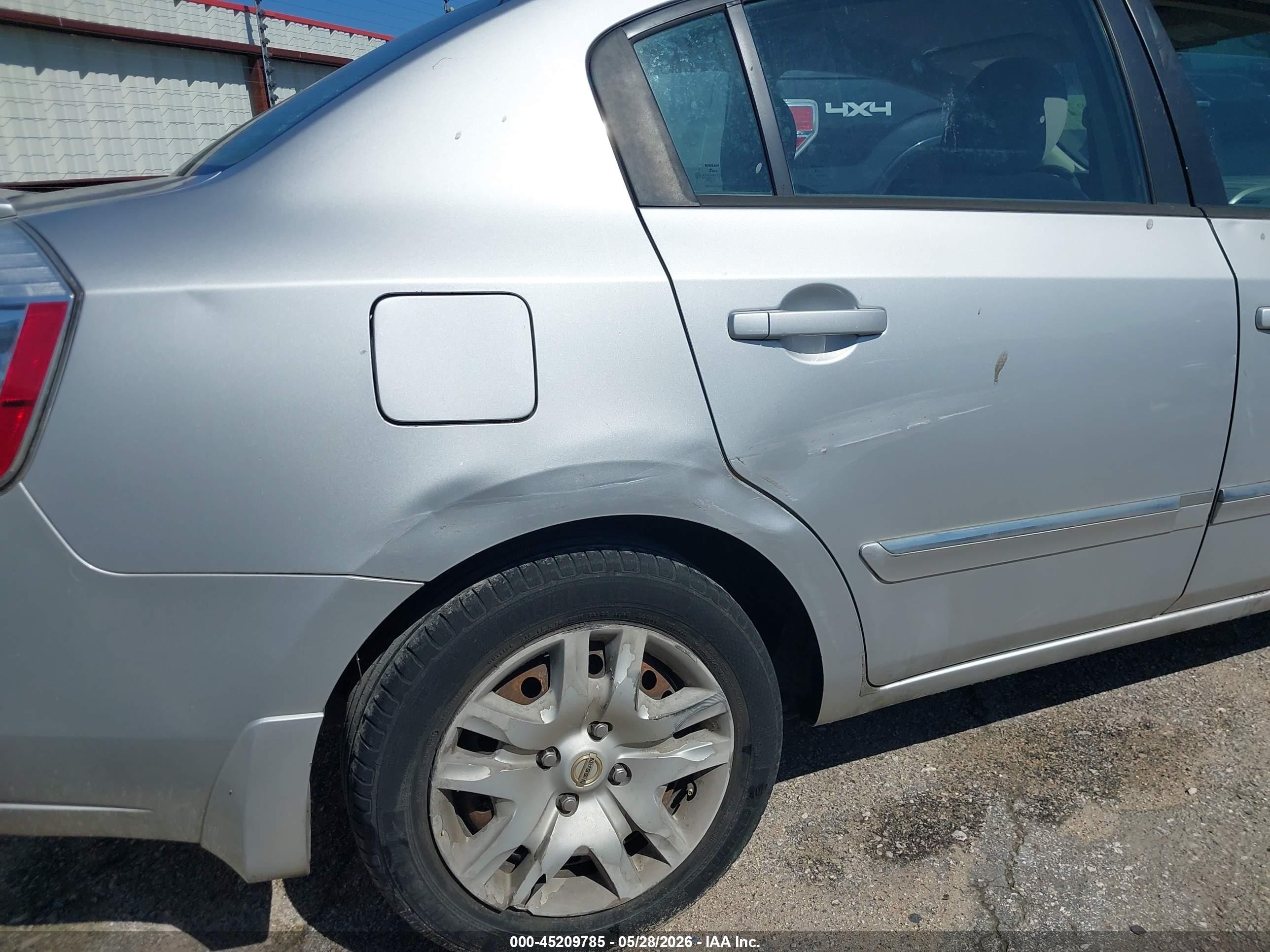 2012 Nissan Sentra 2.0 S Серебряный vin: 3N1AB6AP5CL683305