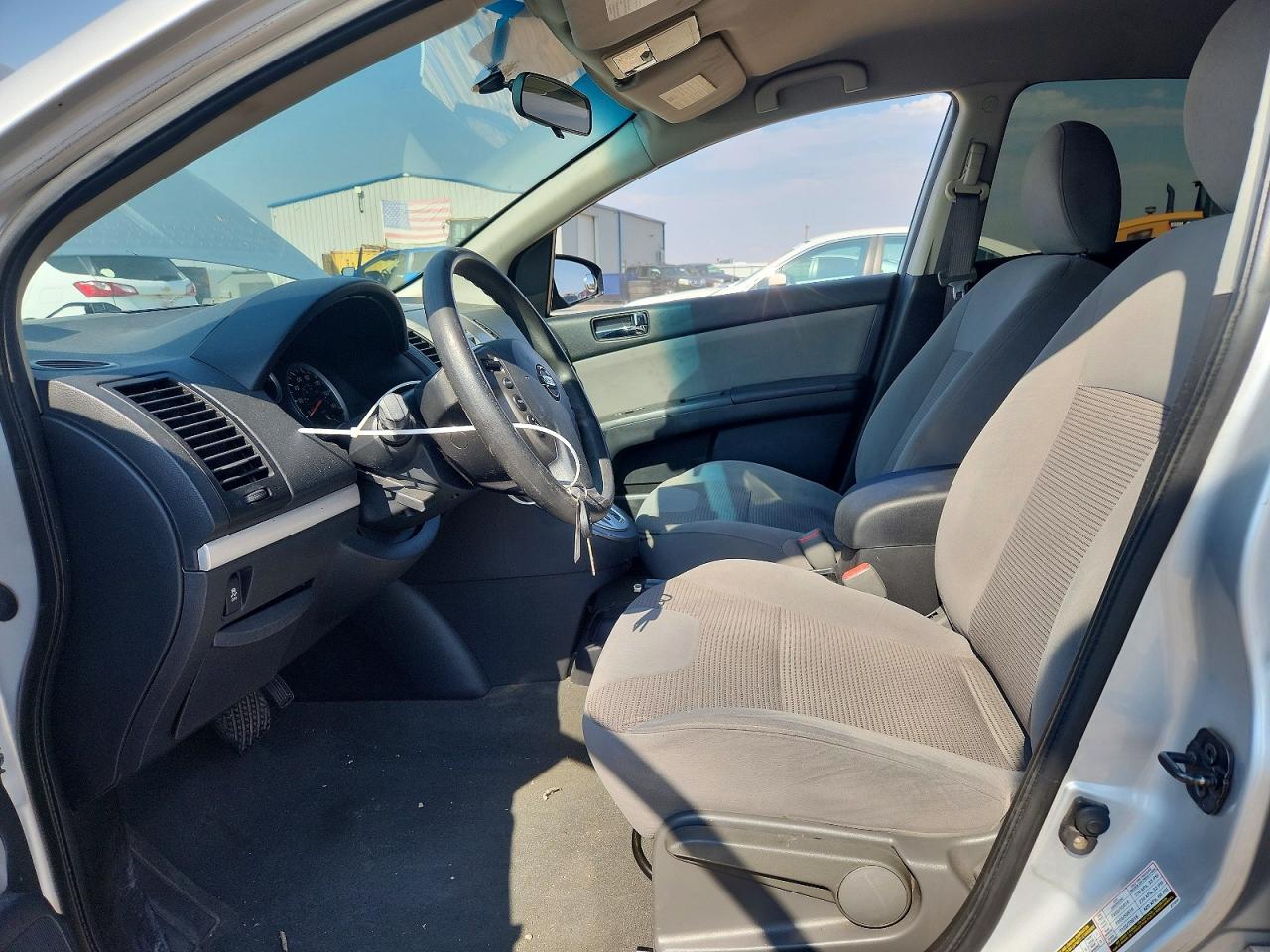 2012 Nissan Sentra 2.0 Серебряный vin: 3N1AB6AP5CL741056