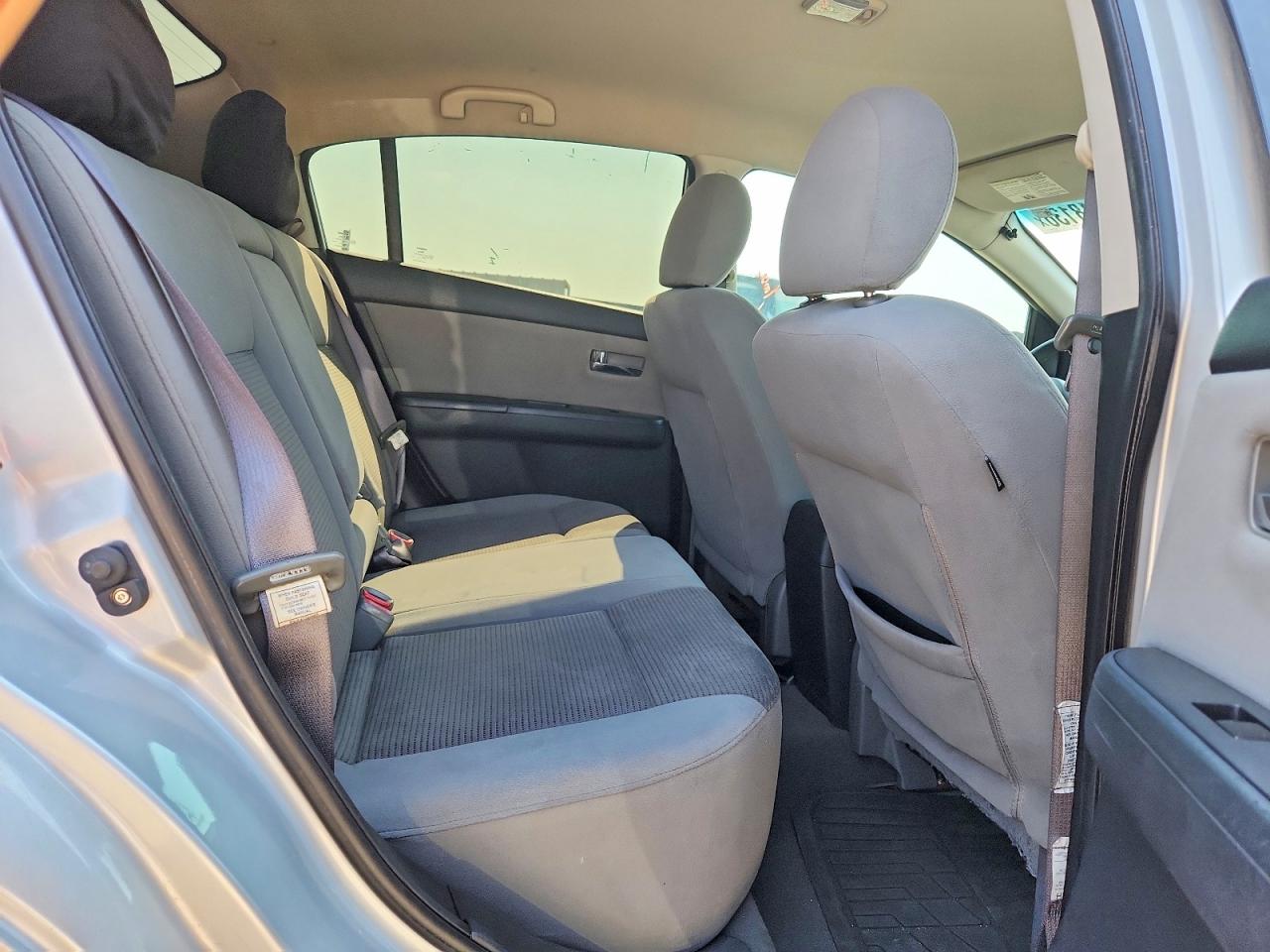 2012 Nissan Sentra 2.0 Серебряный vin: 3N1AB6AP5CL741056