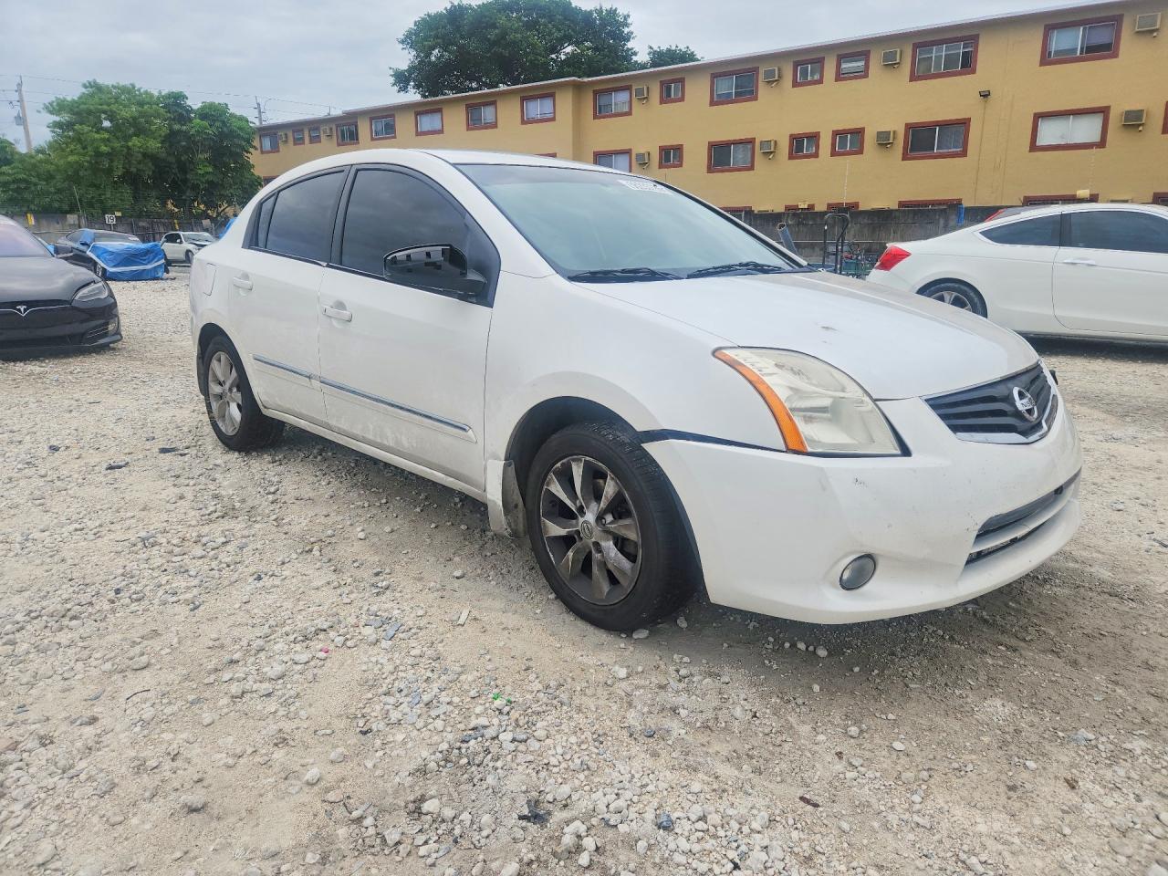 2010 Nissan Sentra 2.0 Белый vin: 3N1AB6AP6AL643456