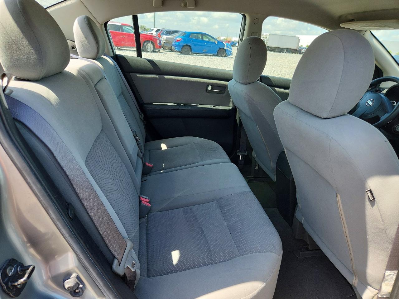 2011 Nissan Sentra 2.0 Серебряный vin: 3N1AB6AP6BL677057