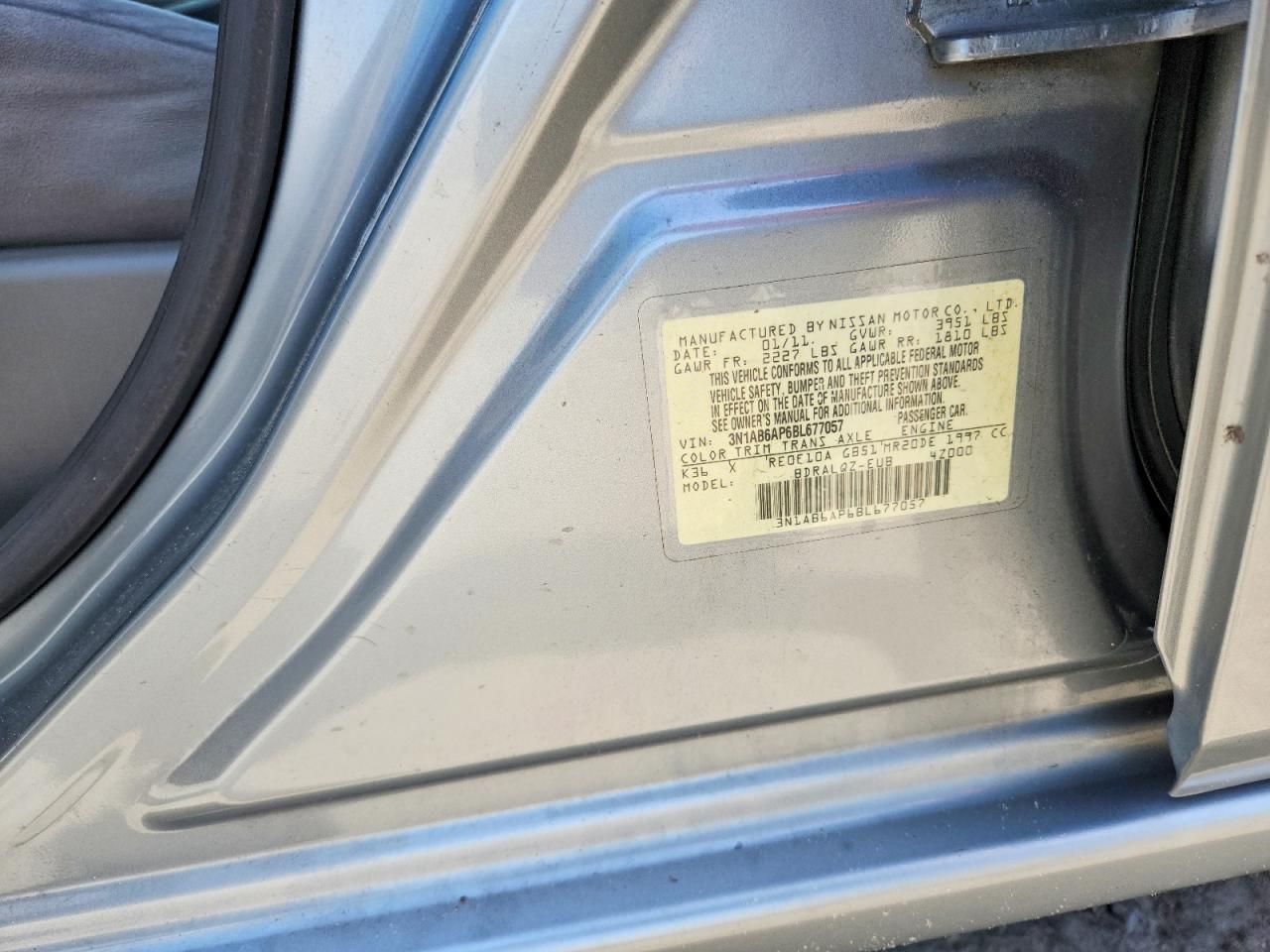 2011 Nissan Sentra 2.0 Серебряный vin: 3N1AB6AP6BL677057