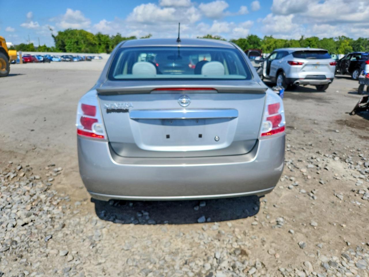 2011 Nissan Sentra 2.0 Серебряный vin: 3N1AB6AP6BL677057