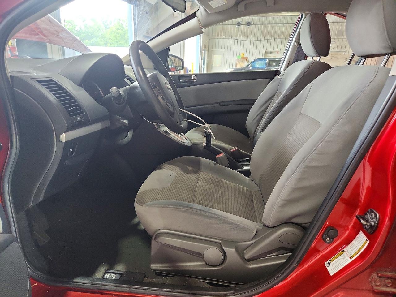 2011 Nissan Sentra 2.0 Red vin: 3N1AB6AP7BL639370
