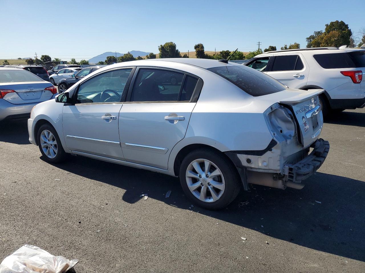 2011 Nissan Sentra 2.0 Серебряный vin: 3N1AB6AP7BL682395