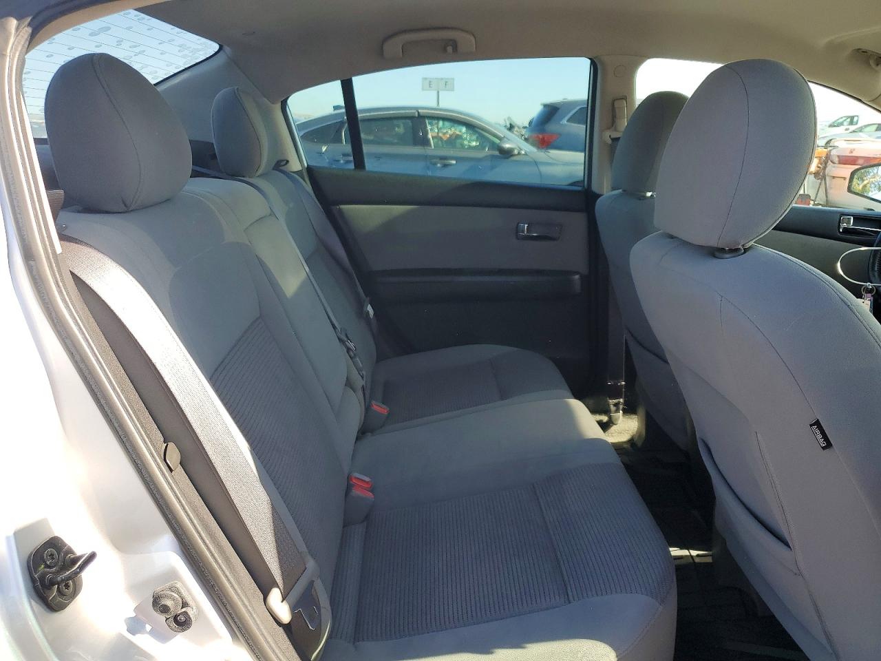 2011 Nissan Sentra 2.0 Серебряный vin: 3N1AB6AP7BL682395