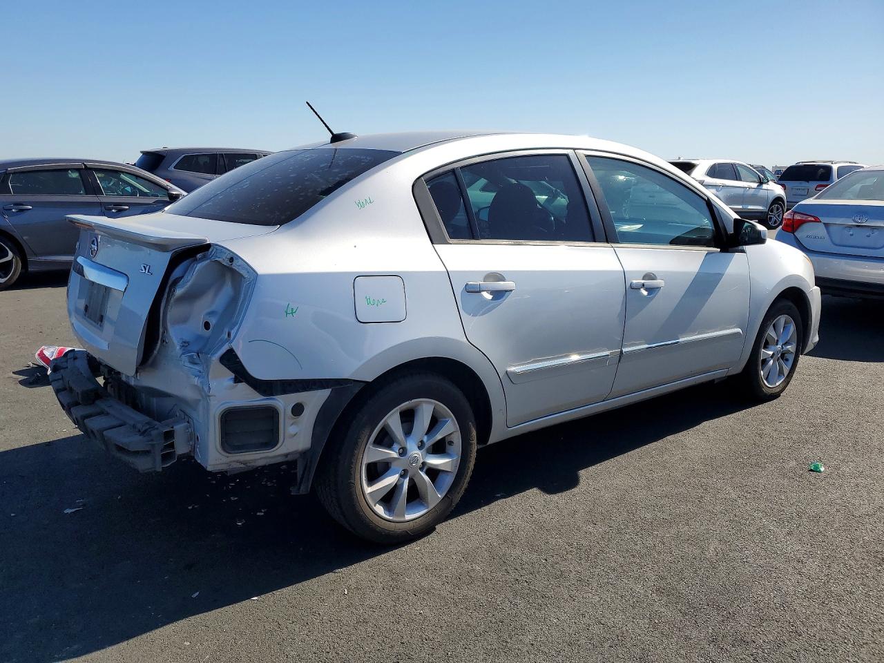 2011 Nissan Sentra 2.0 Серебряный vin: 3N1AB6AP7BL682395